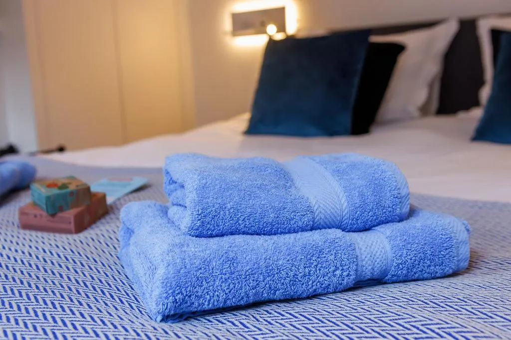 Bathroom, Bed in APL8 St-Anna B&B