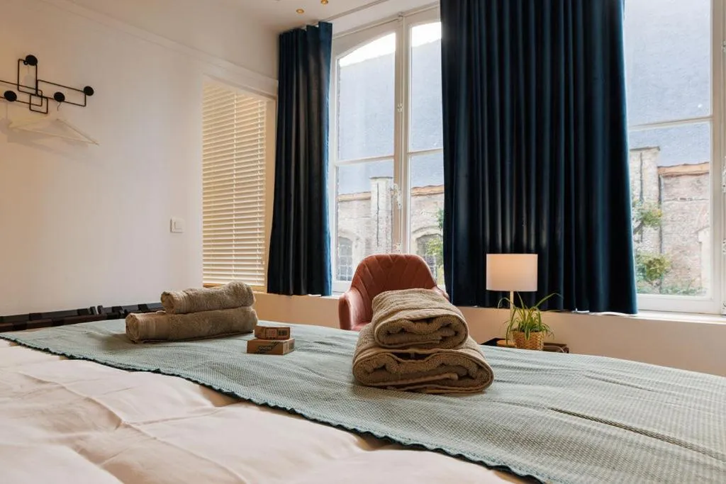 Property building, Bed in APL8 St-Anna B&B