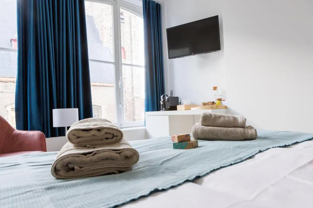 TV and multimedia, Bed in APL8 St-Anna B&B