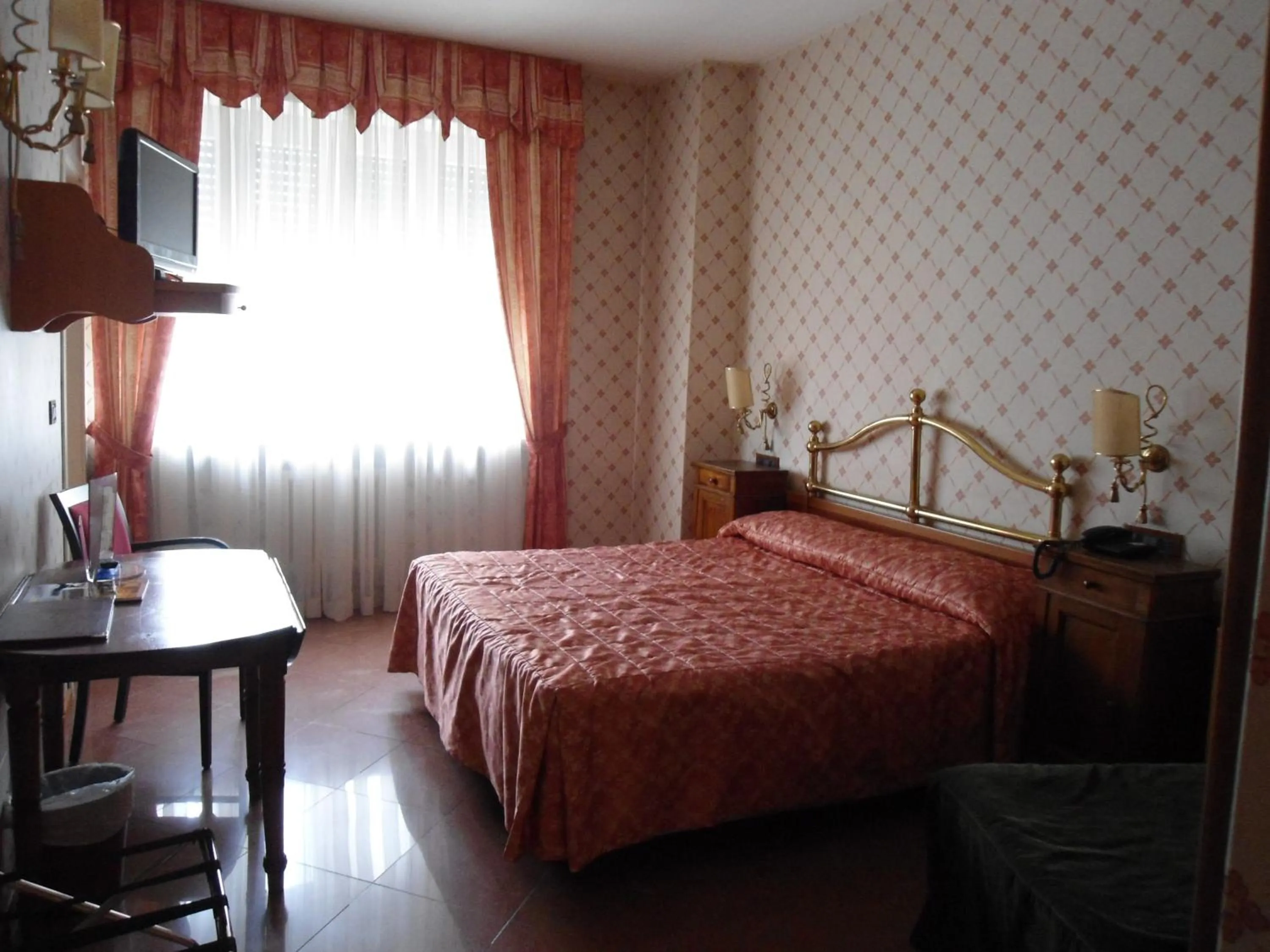 TV and multimedia, Bed in Hotel Continental