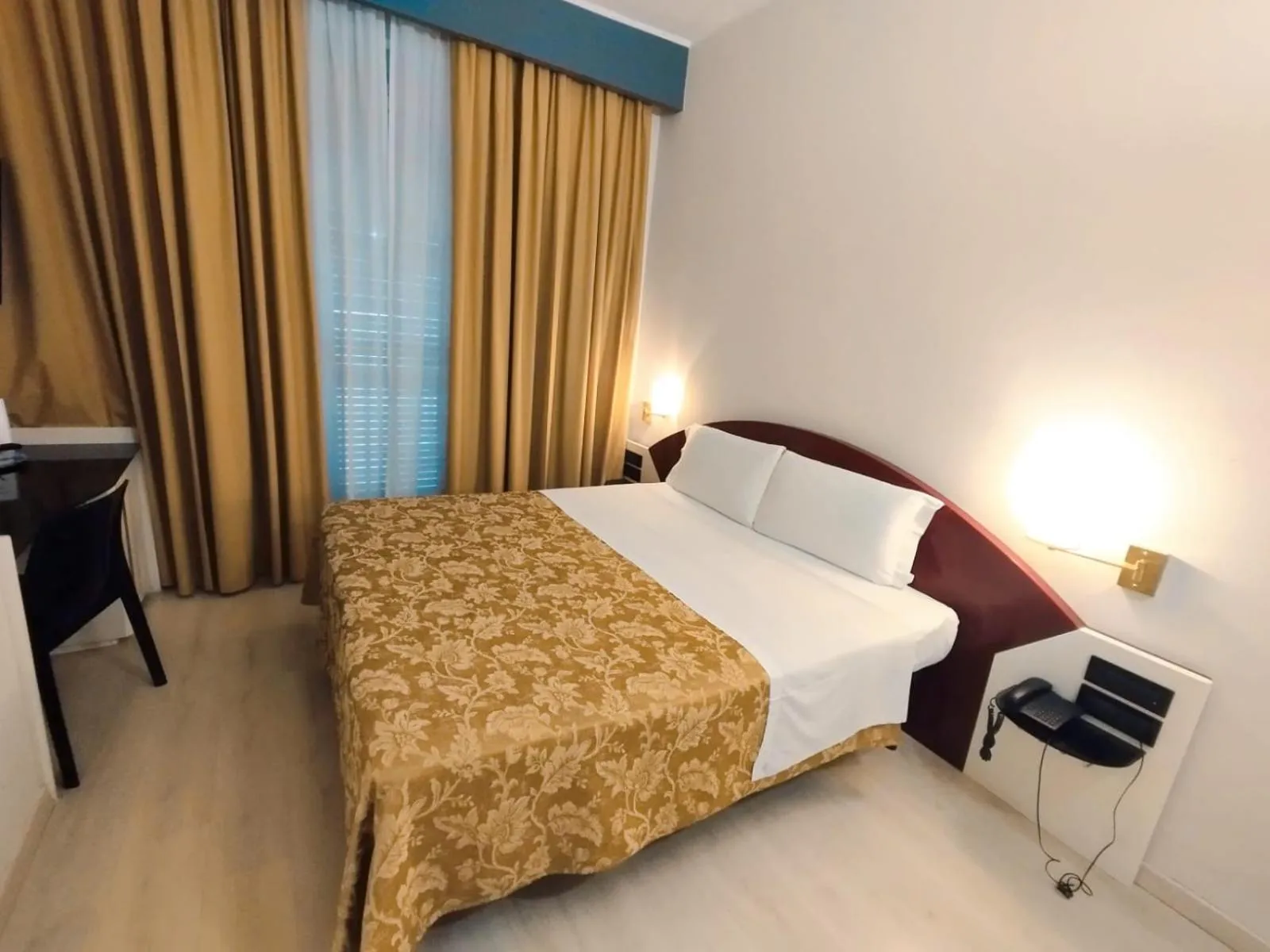 Bedroom, Bed in Hotel Continental