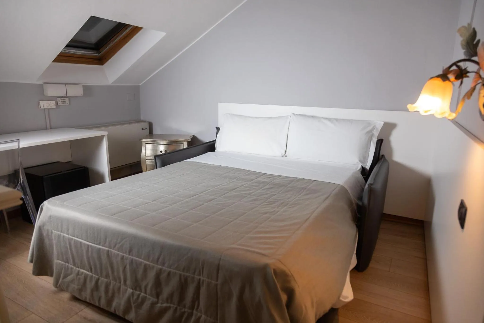 Bedroom, Bed in Hotel Continental