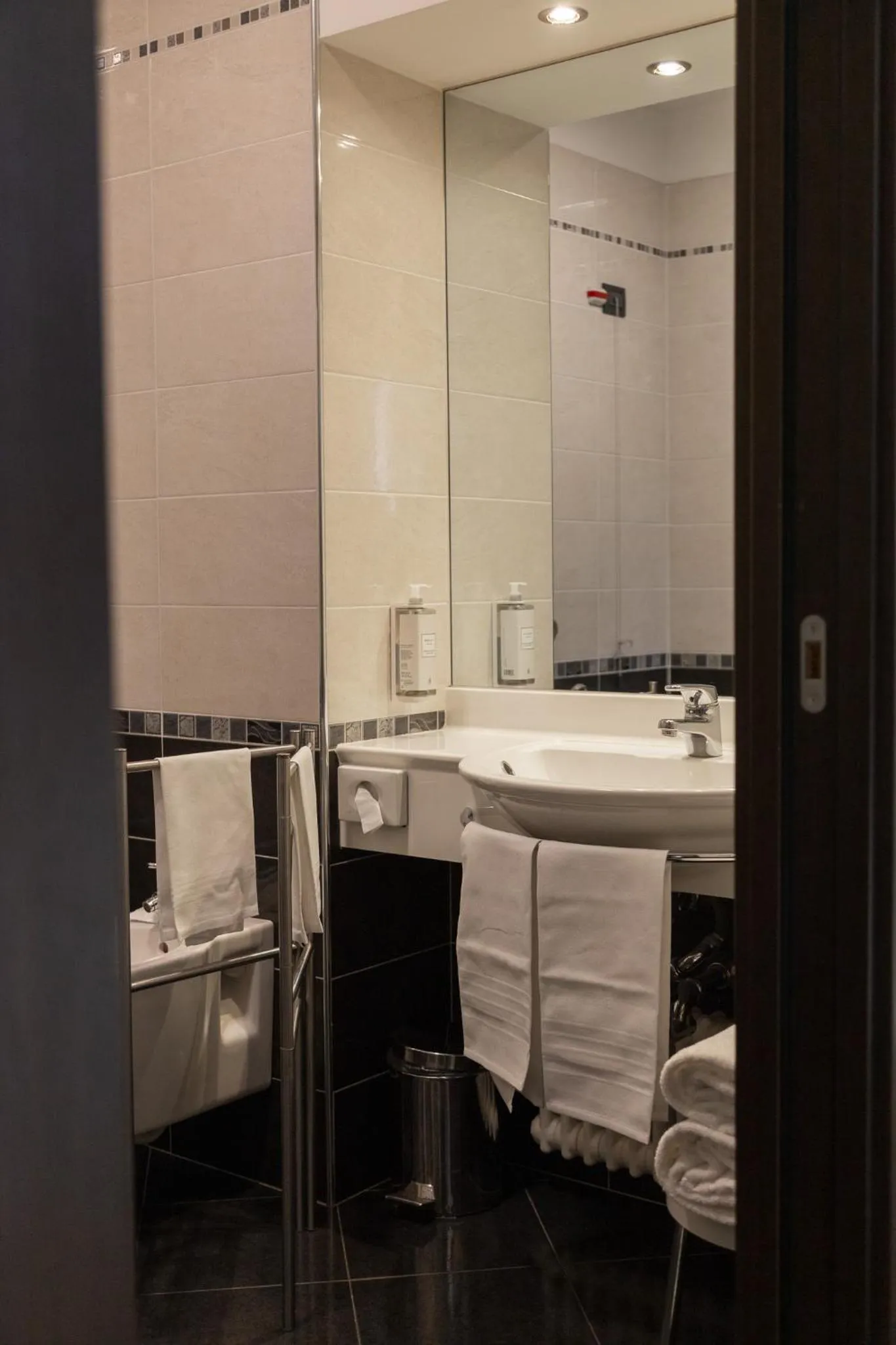 Bathroom in Hotel Continental