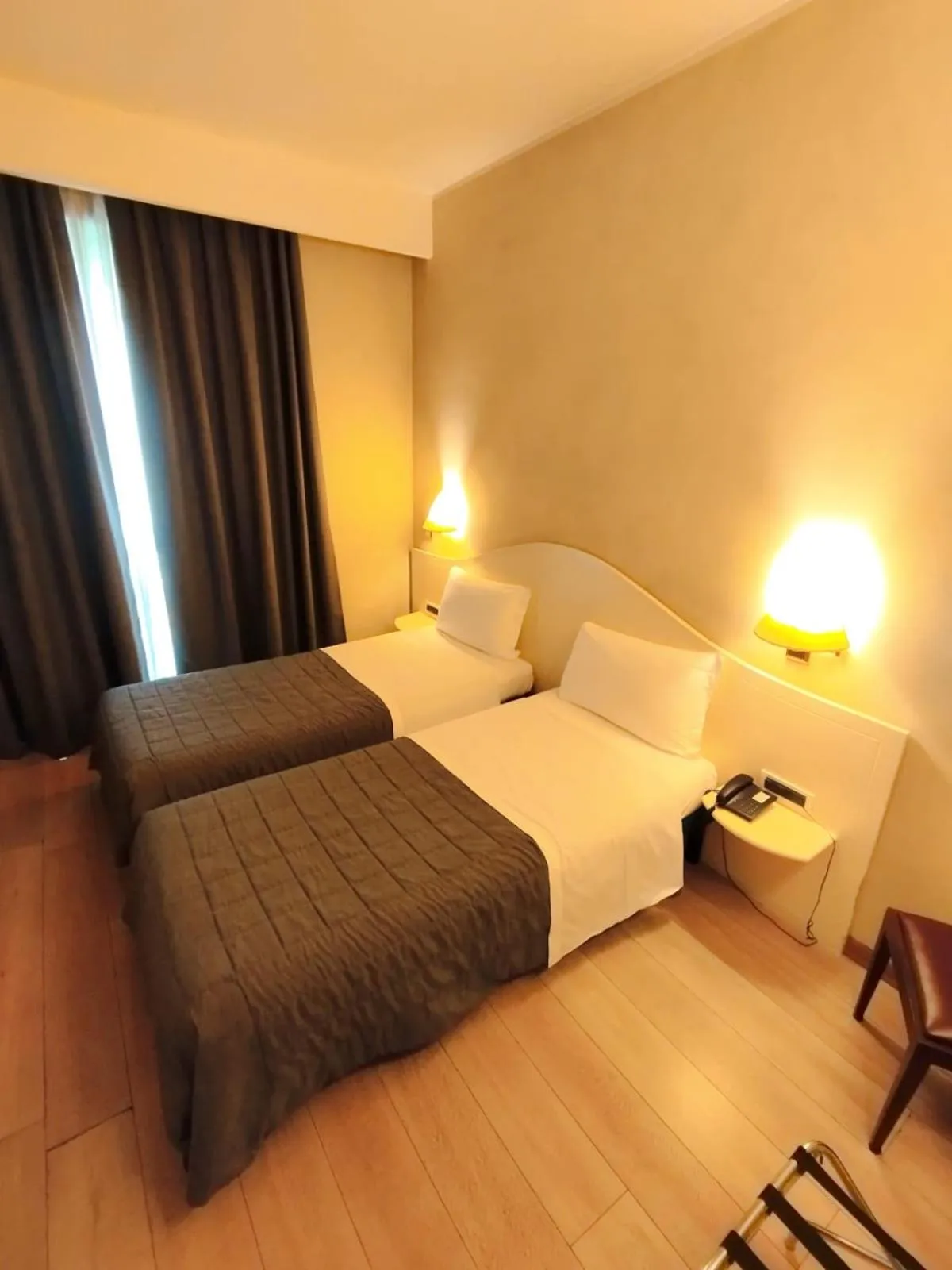 View (from property/room), Bed in Hotel Continental