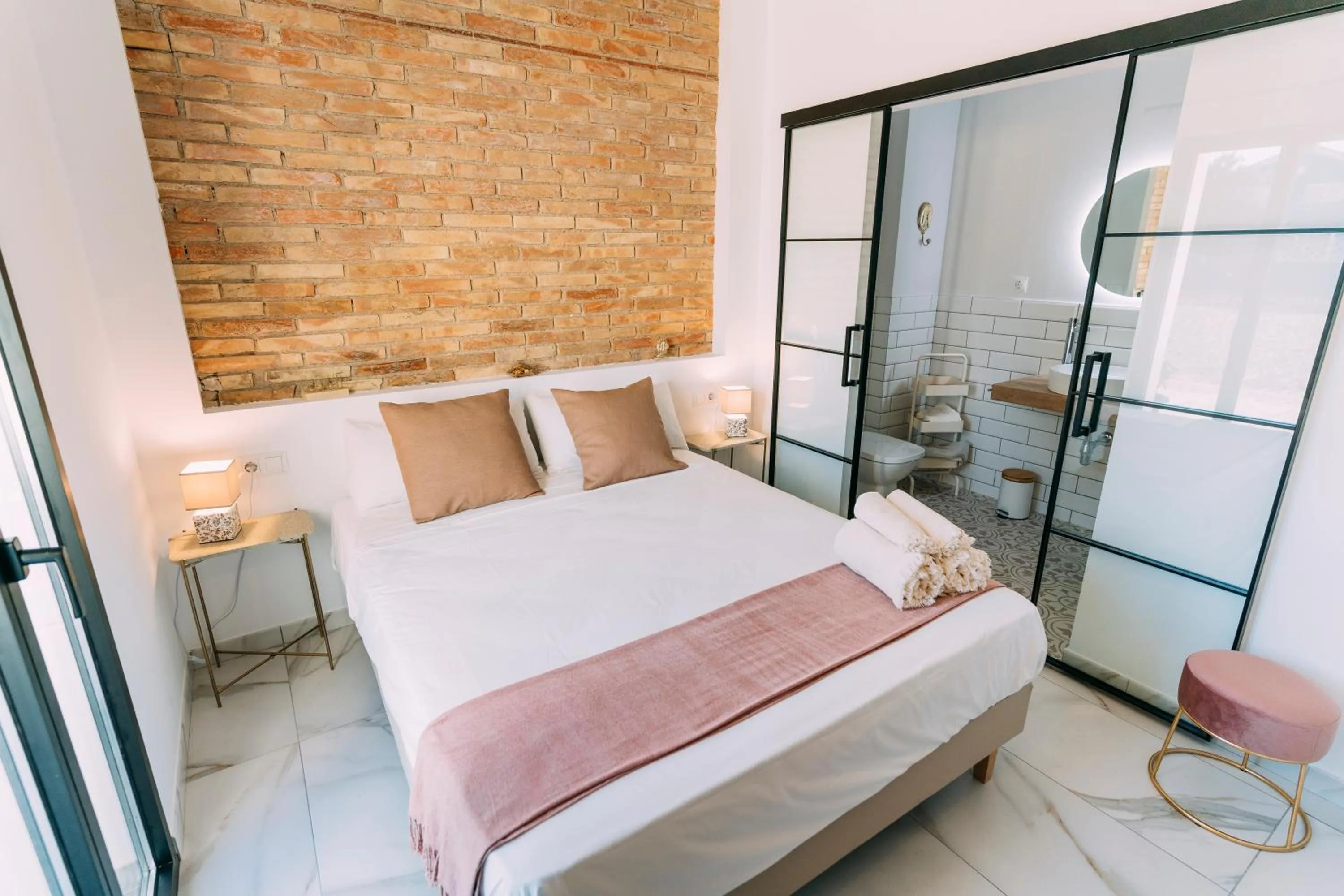 Property building, Bed in L'Hotelet del Delta - adults