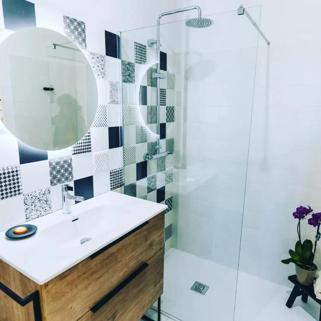 Bathroom in L'Hotelet del Delta - adults