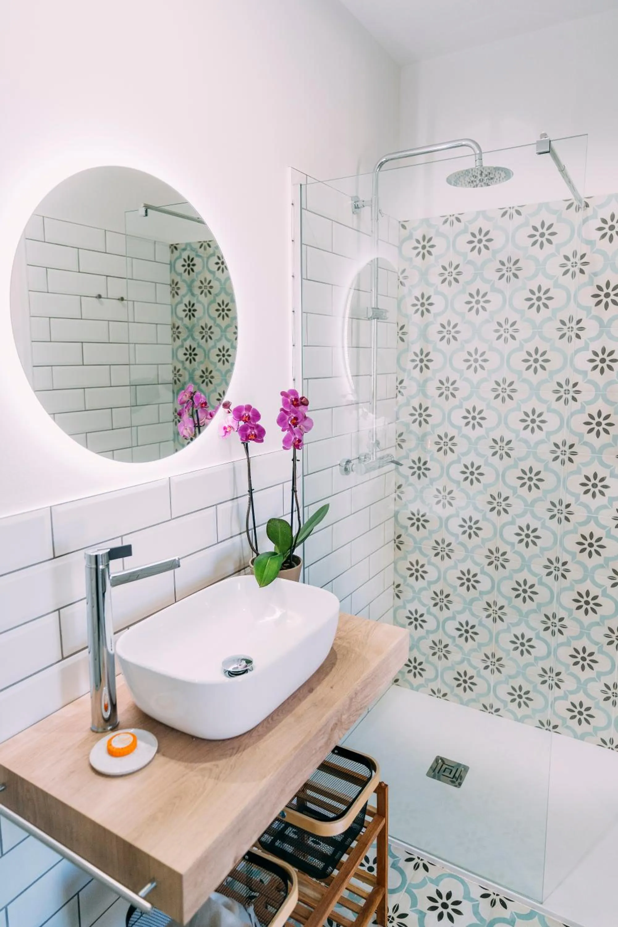 Shower in L'Hotelet del Delta - adults