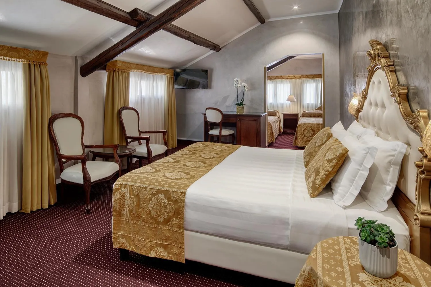 Bed in Hotel Pausania