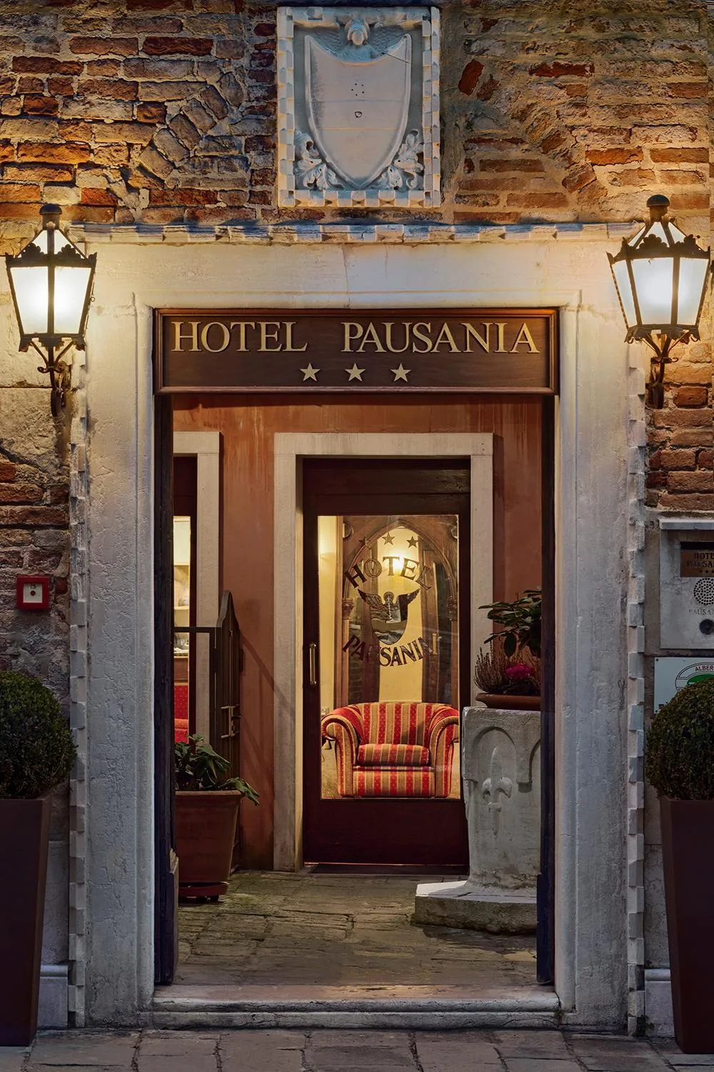 Facade/entrance in Hotel Pausania