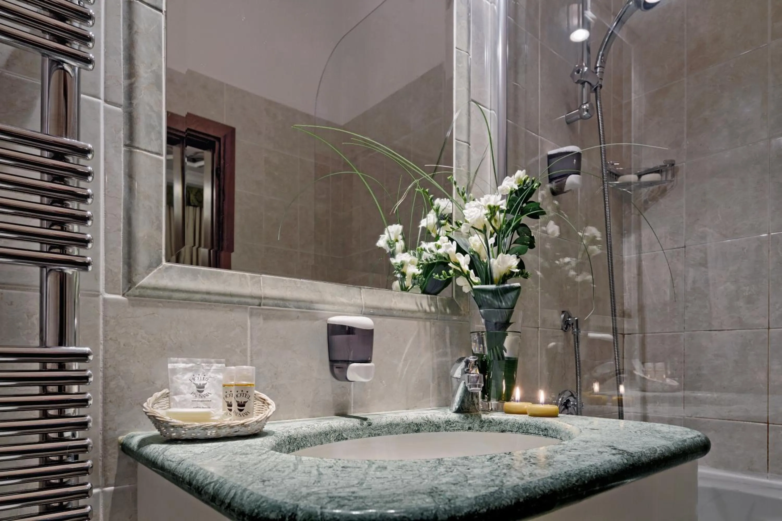 Bathroom in Hotel Pausania