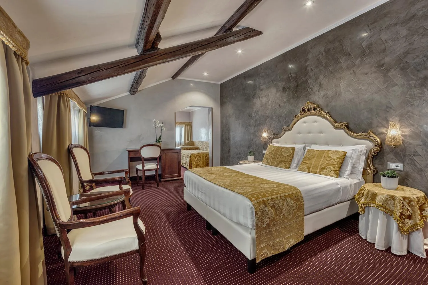 Bed in Hotel Pausania