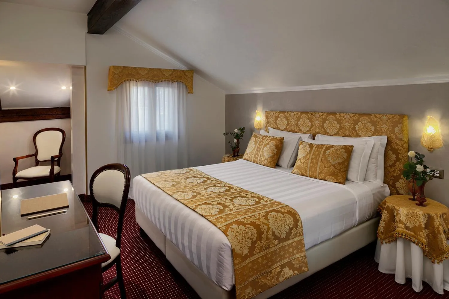 Bed in Hotel Pausania