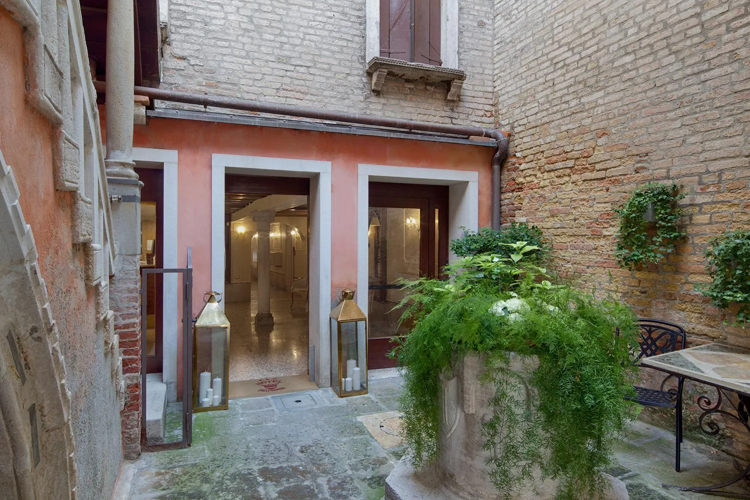 Patio in Hotel Pausania