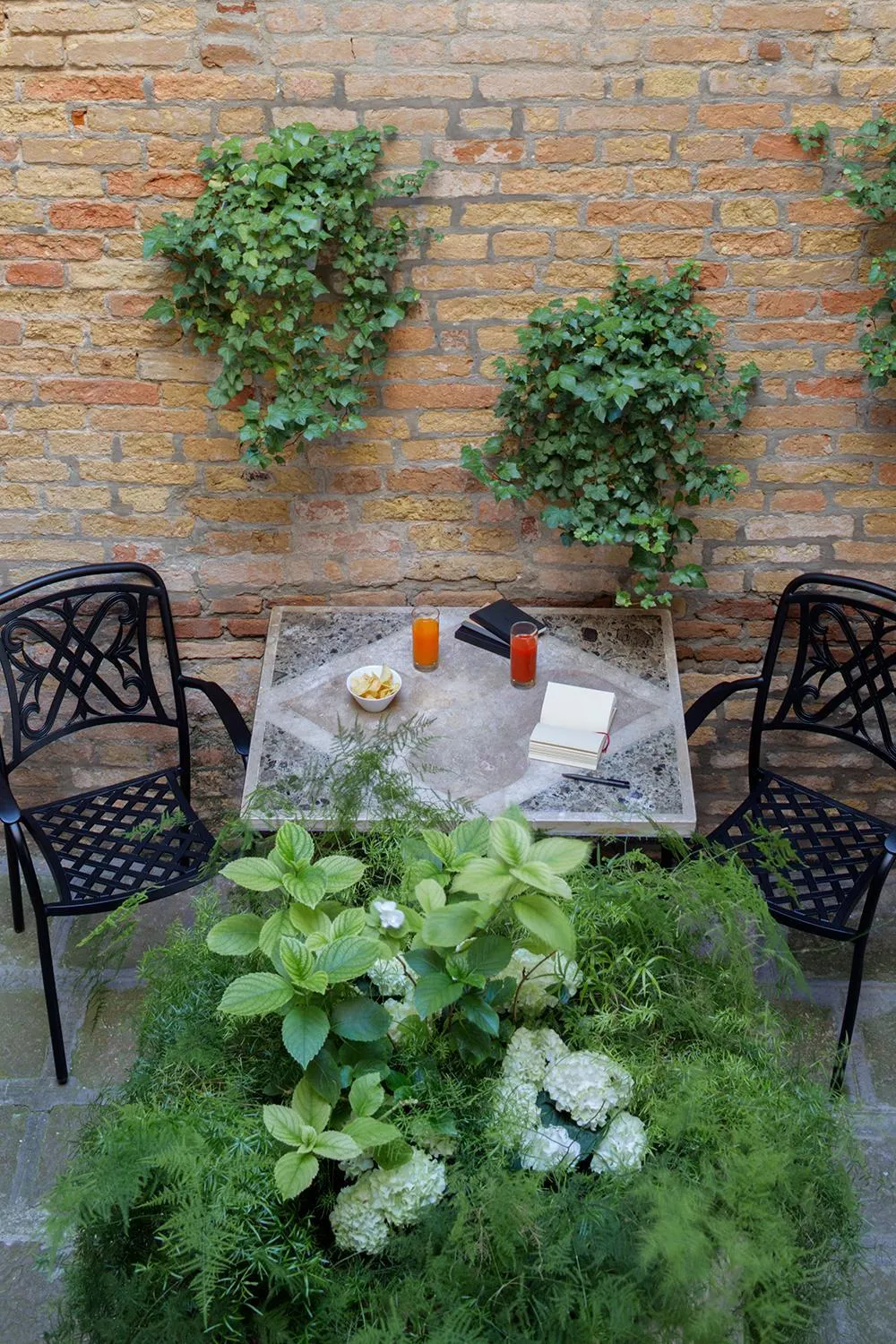 Patio in Hotel Pausania