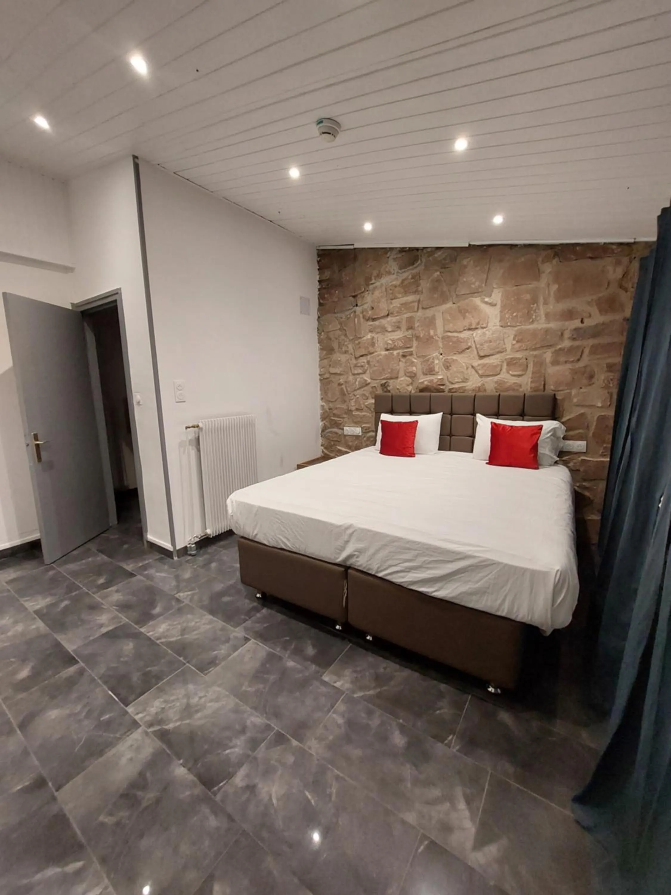 Bed in Hôtel Parc Les Cigognes - Albé