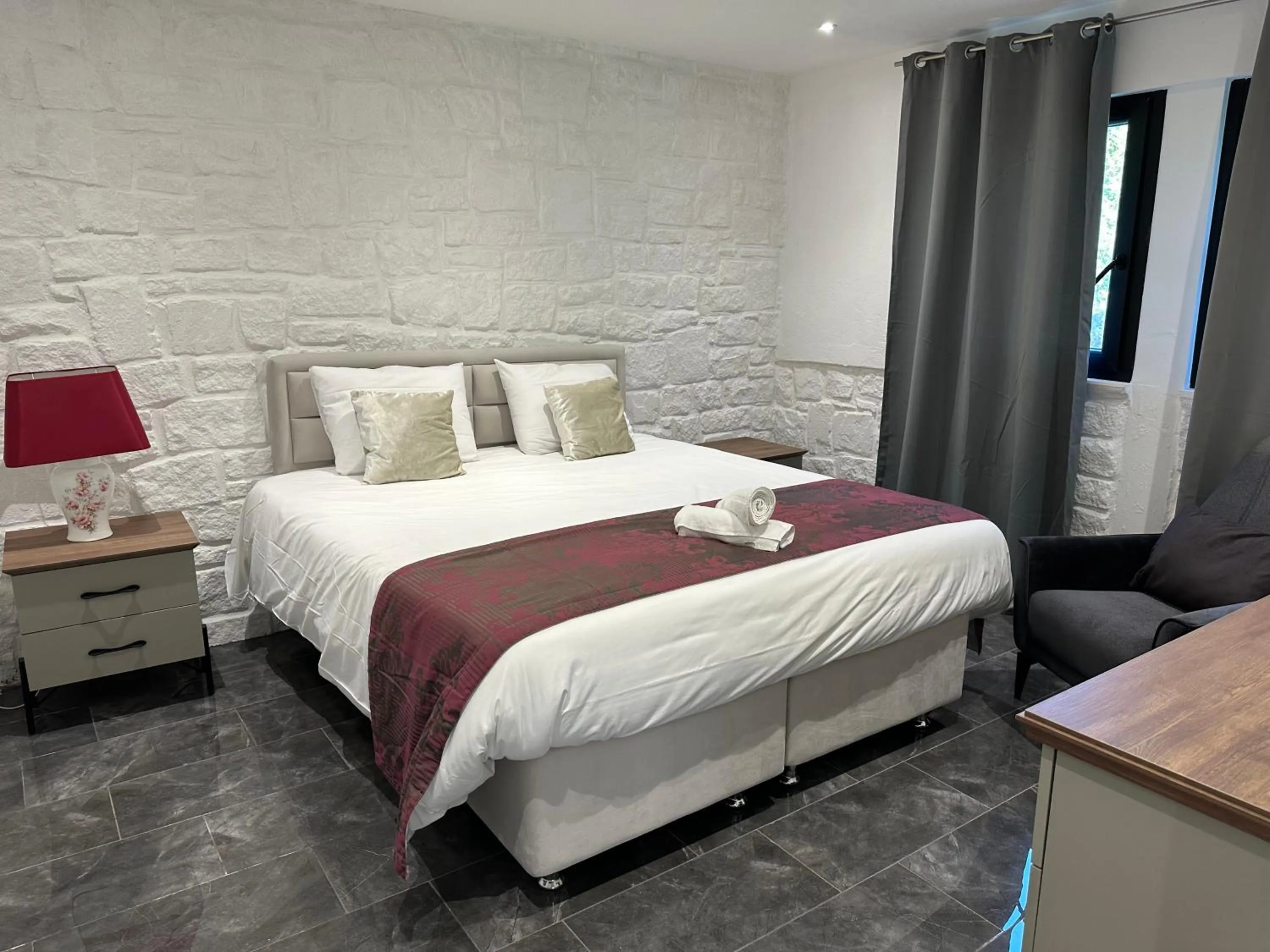 Bed in Hôtel Parc Les Cigognes - Albé