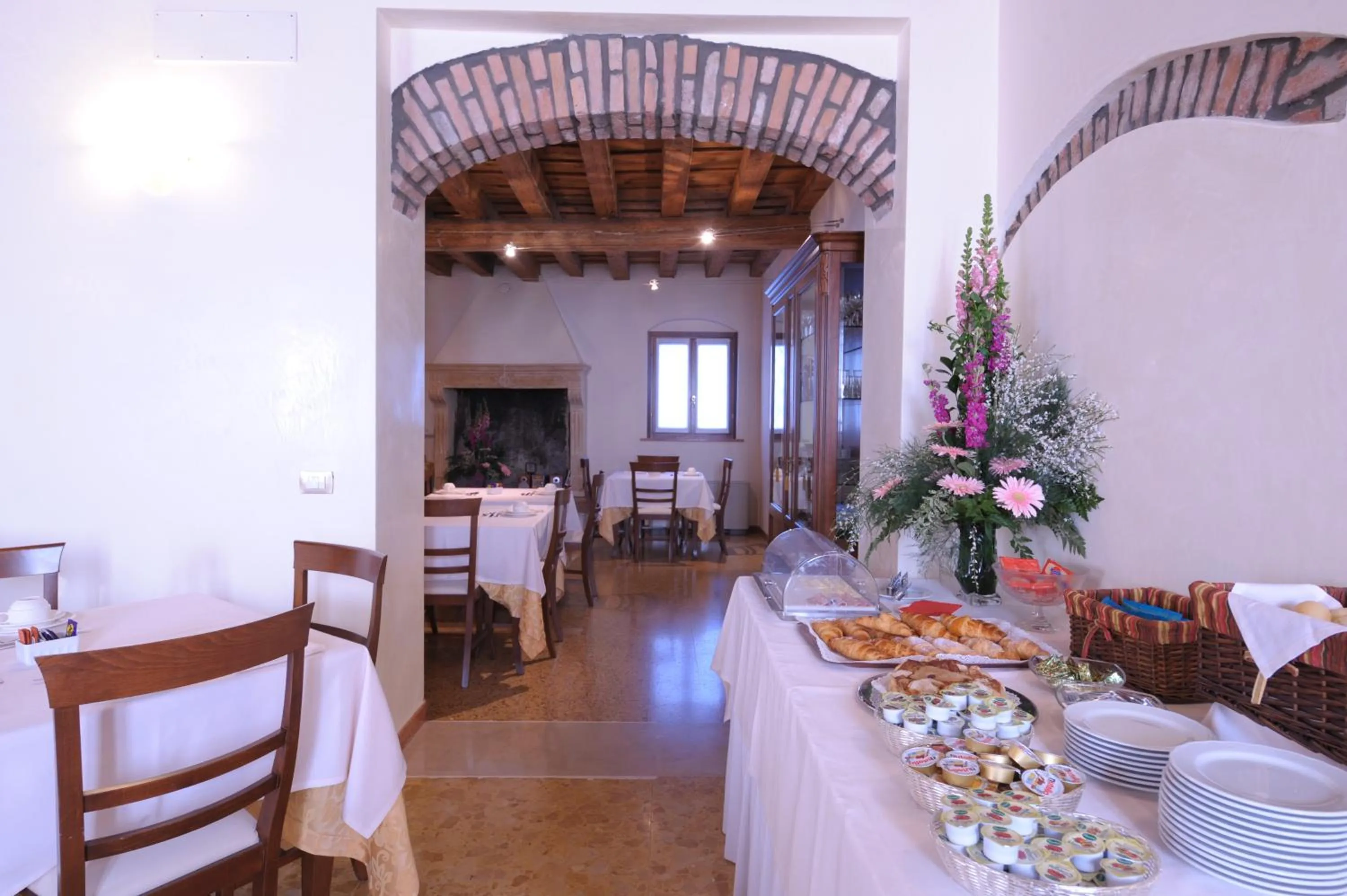 Continental breakfast in Corte Castelletto