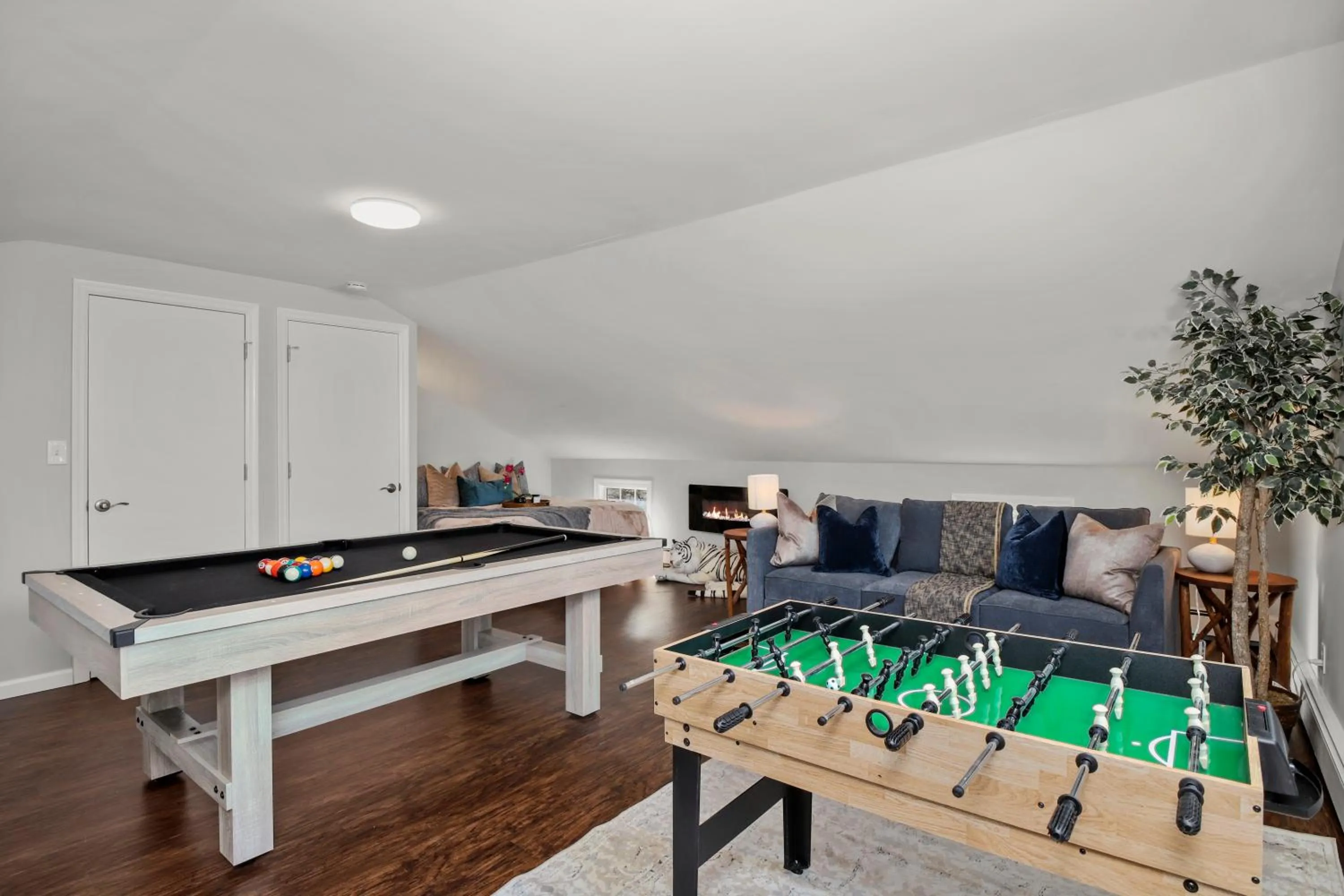 Waterview house walking distance from Cove Beach-5 mins to downtown-only 40 min to NYC