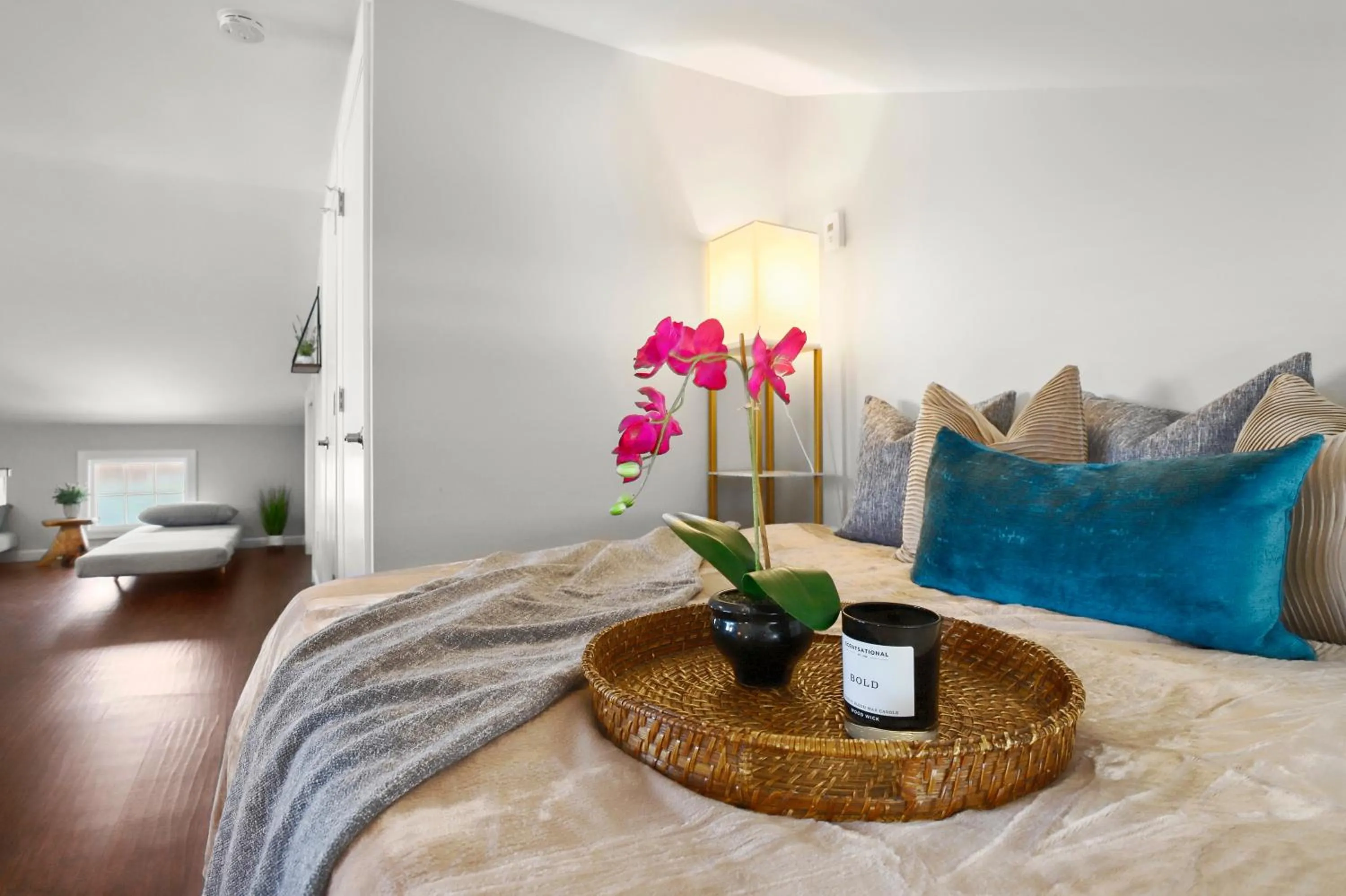 Bed in Waterview house walking distance from Cove Beach-5 mins to downtown-only 40 min to NYC