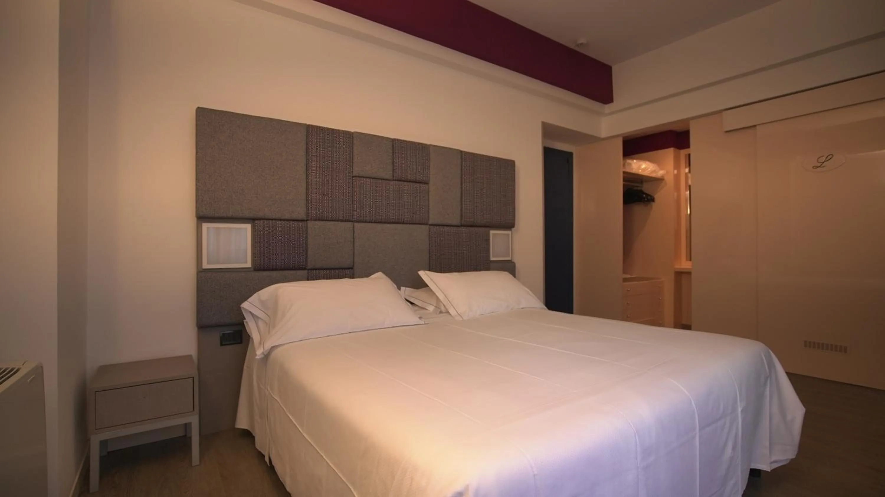 Photo of the whole room, Bed in Hotel Lancaster