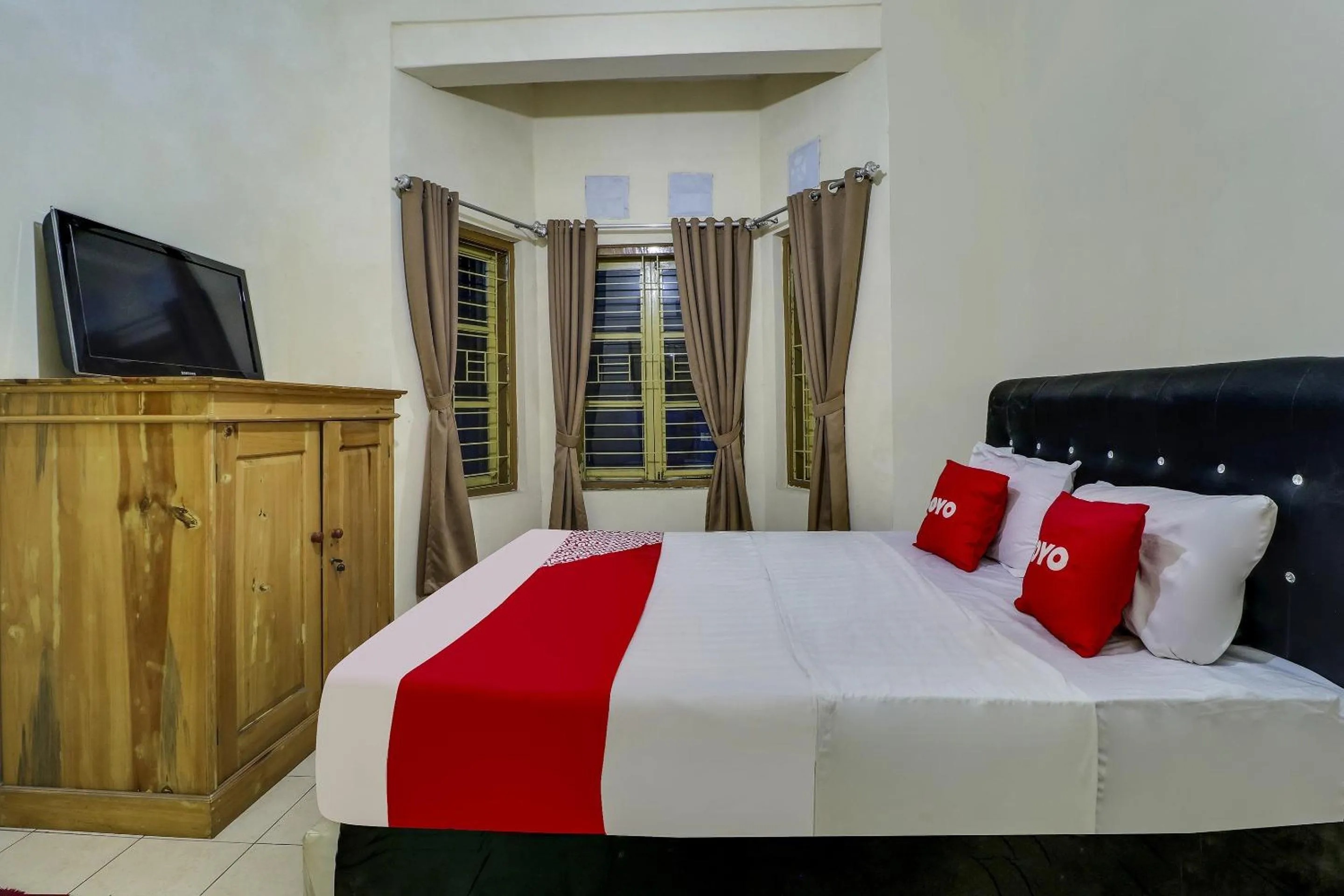 Bedroom in Hotel O My Guest House Syariah