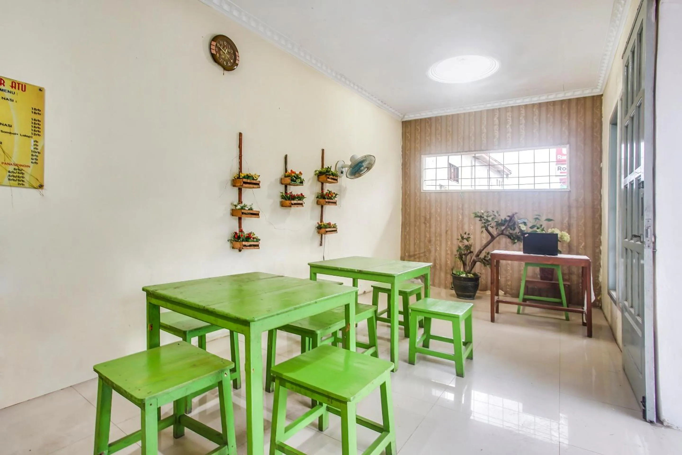 Restaurant/places to eat in OYO Life 90896 Griya Atu Syariah