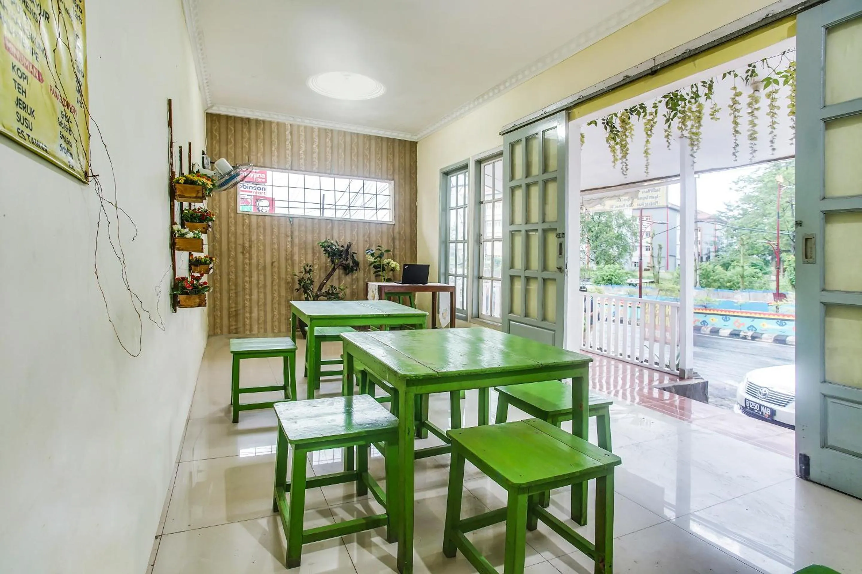 Restaurant/places to eat in OYO Life 90896 Griya Atu Syariah