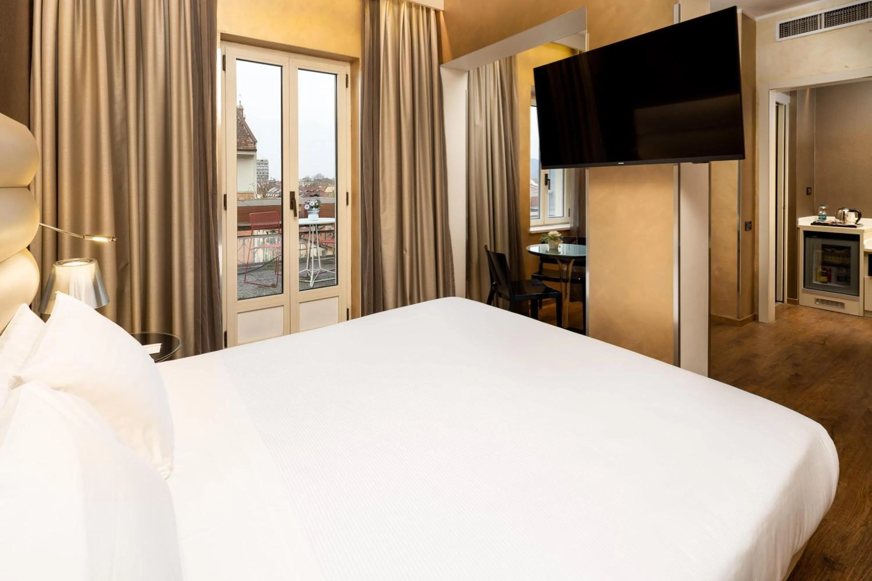 Photo of the whole room, Bed in Best Western Hotel Luxor