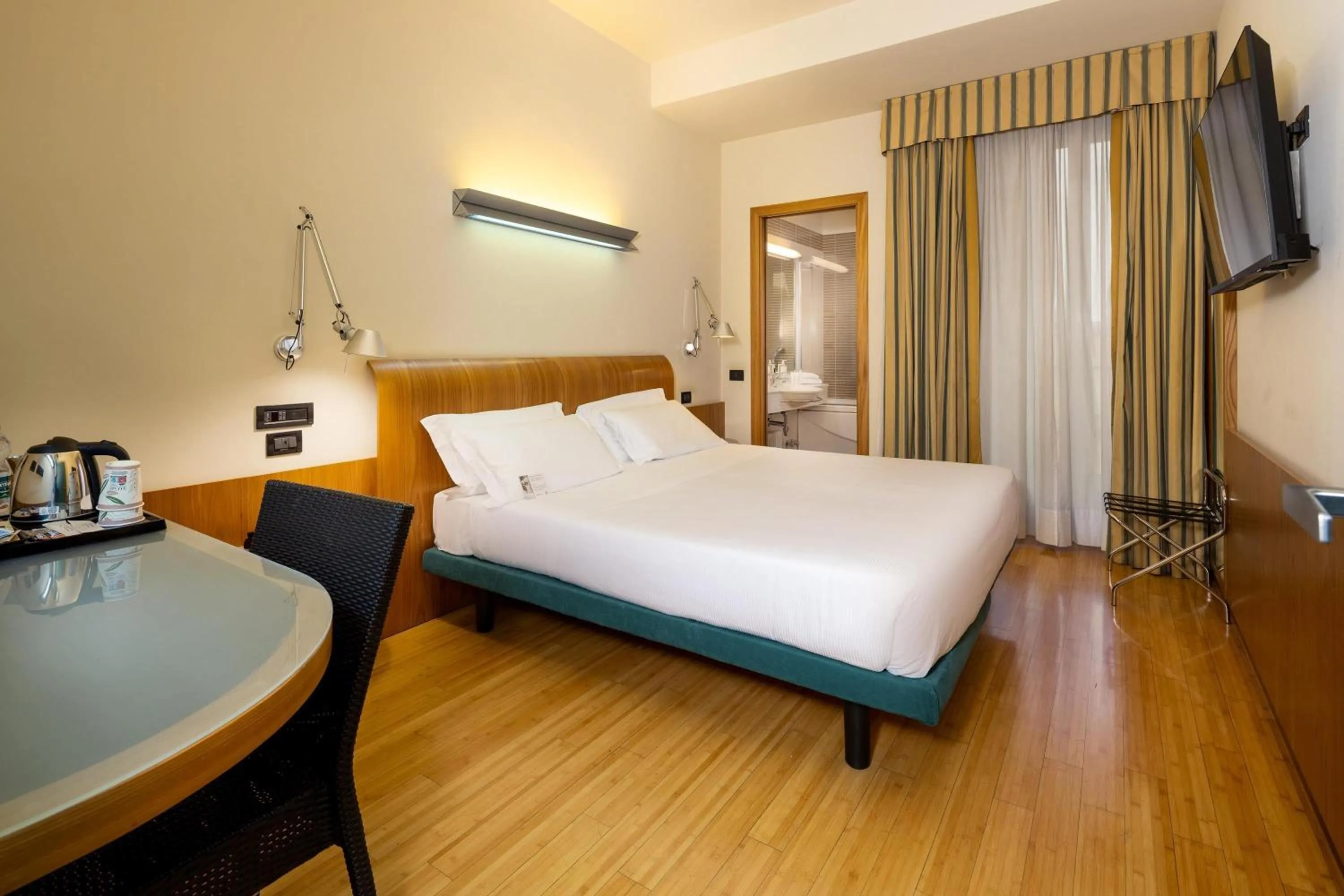 Photo of the whole room, Bed in Best Western Hotel Luxor