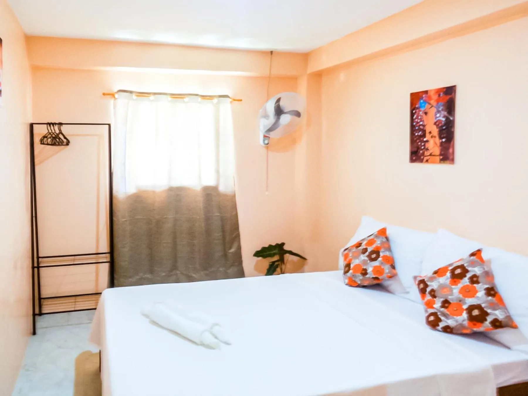 Bed in White Shamrock Beach Hotel