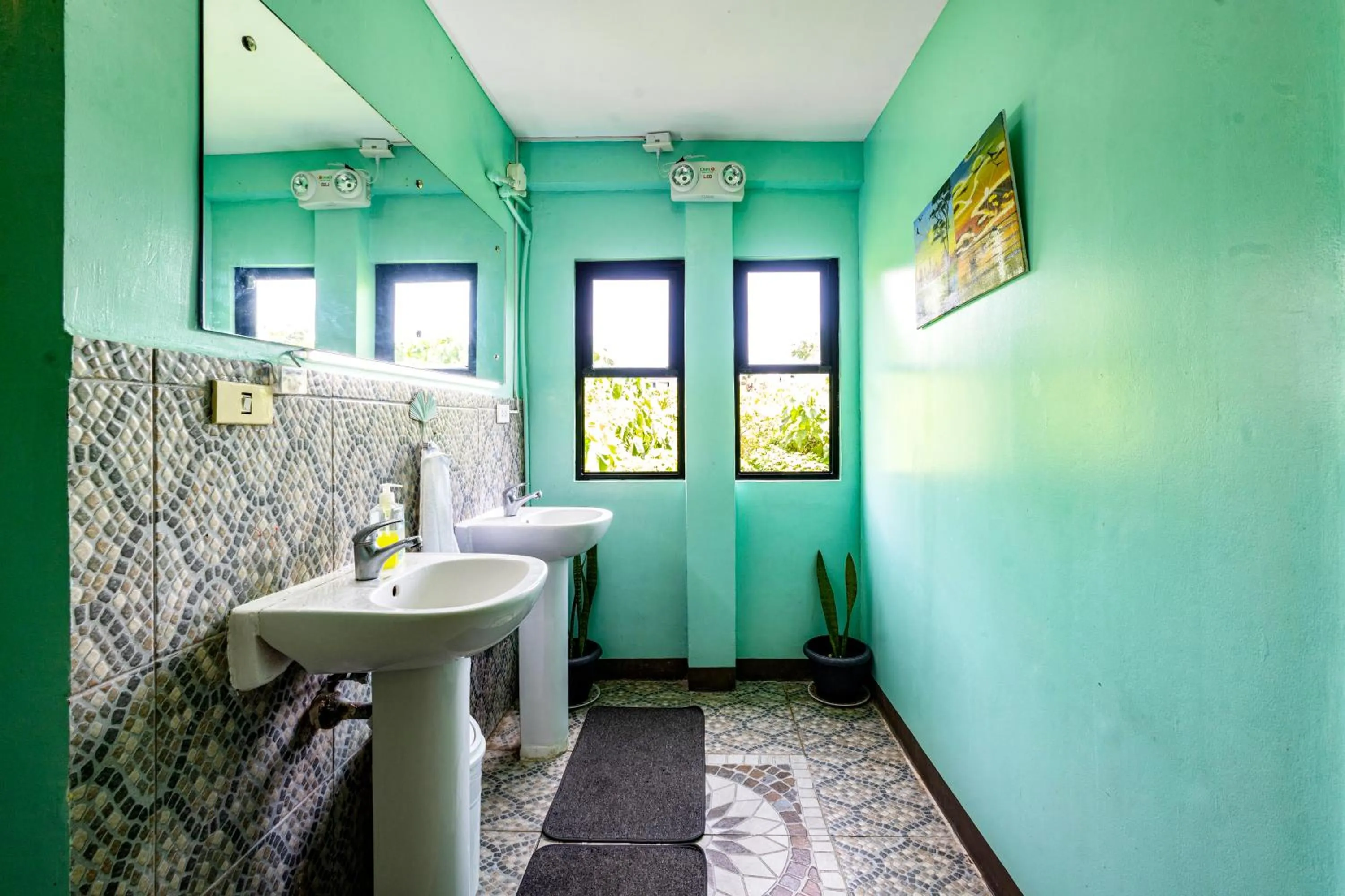 Bathroom in White Shamrock Beach Hotel