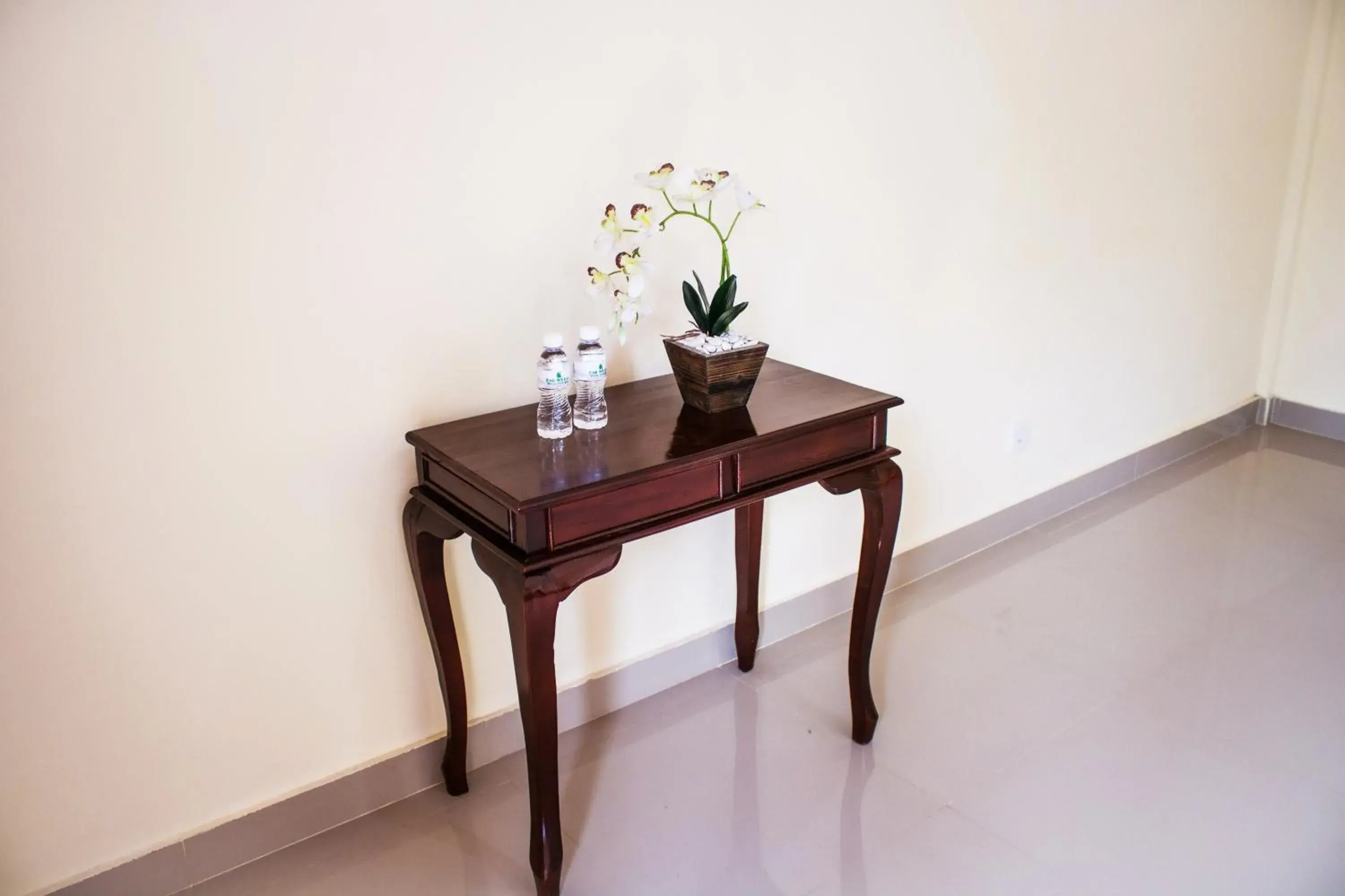 Double or Twin Room with Mountain View - single occupancy in Bali 85 Beach Inn Double or Twin Room with Mountain View - single occupancy in Bali 85 Beach Inn