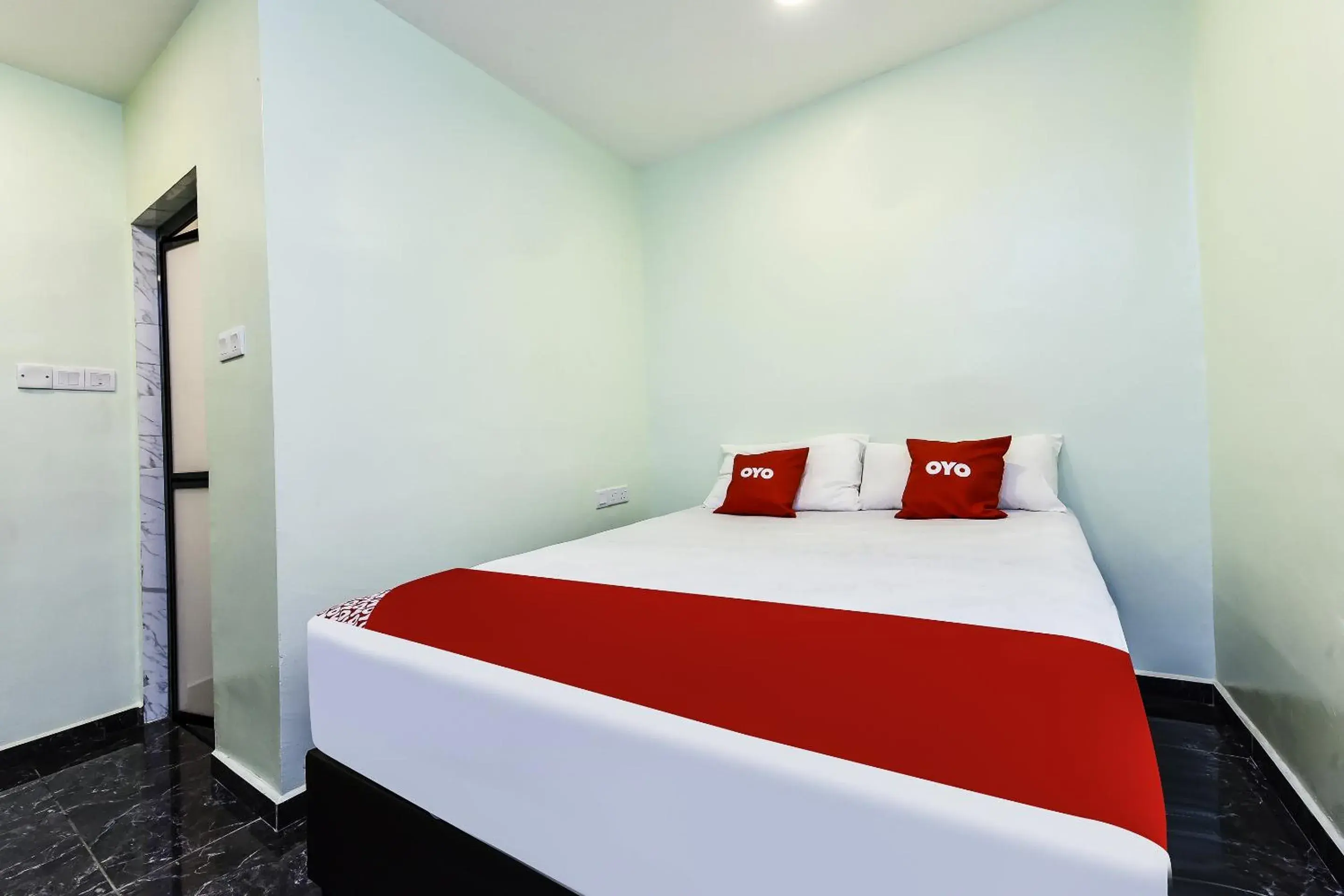 Deluxe Queen Room in OYO 90445 Th Hotel Deluxe Queen Room in OYO 90445 Th Hotel