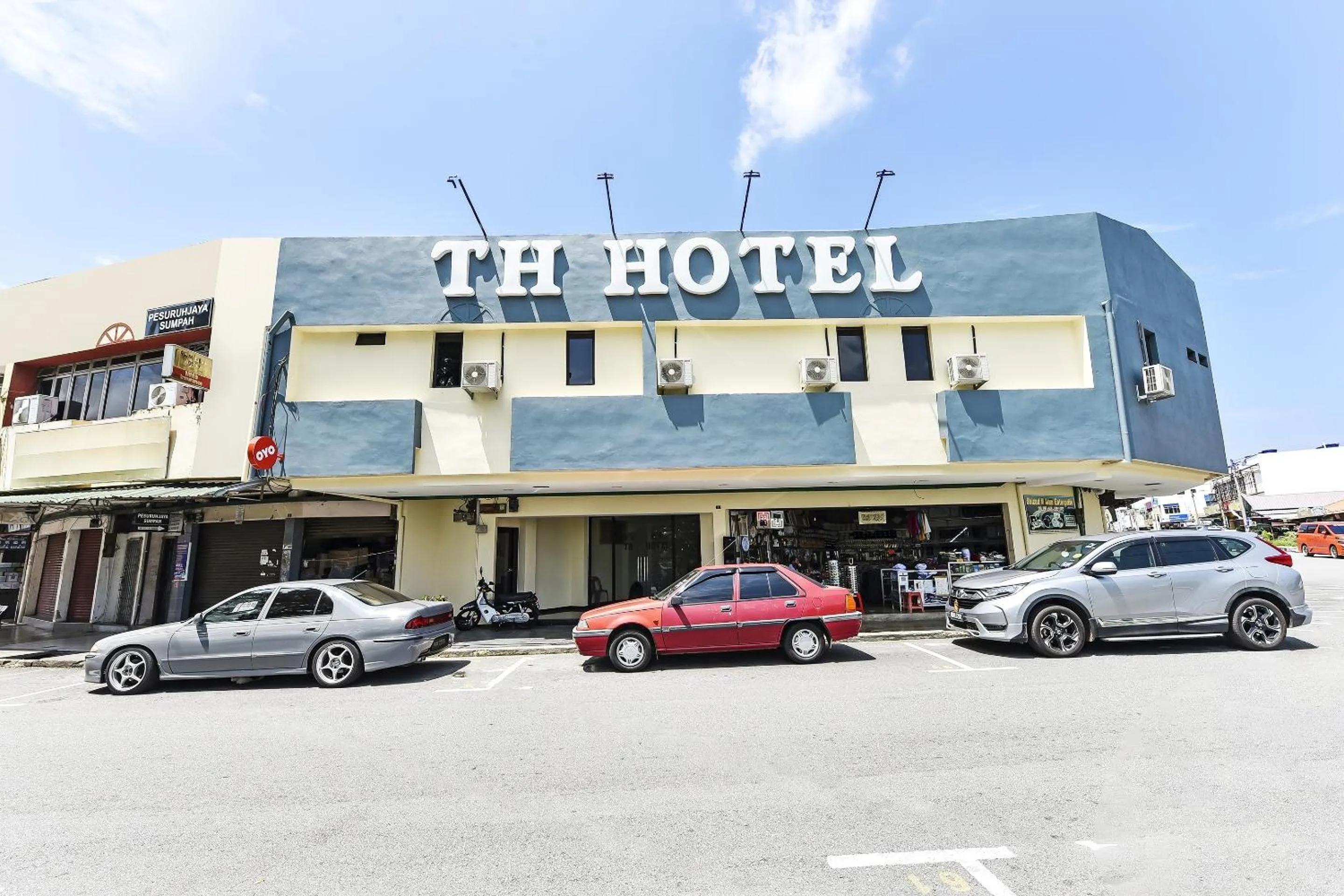 Facade/entrance in OYO 90445 Th Hotel