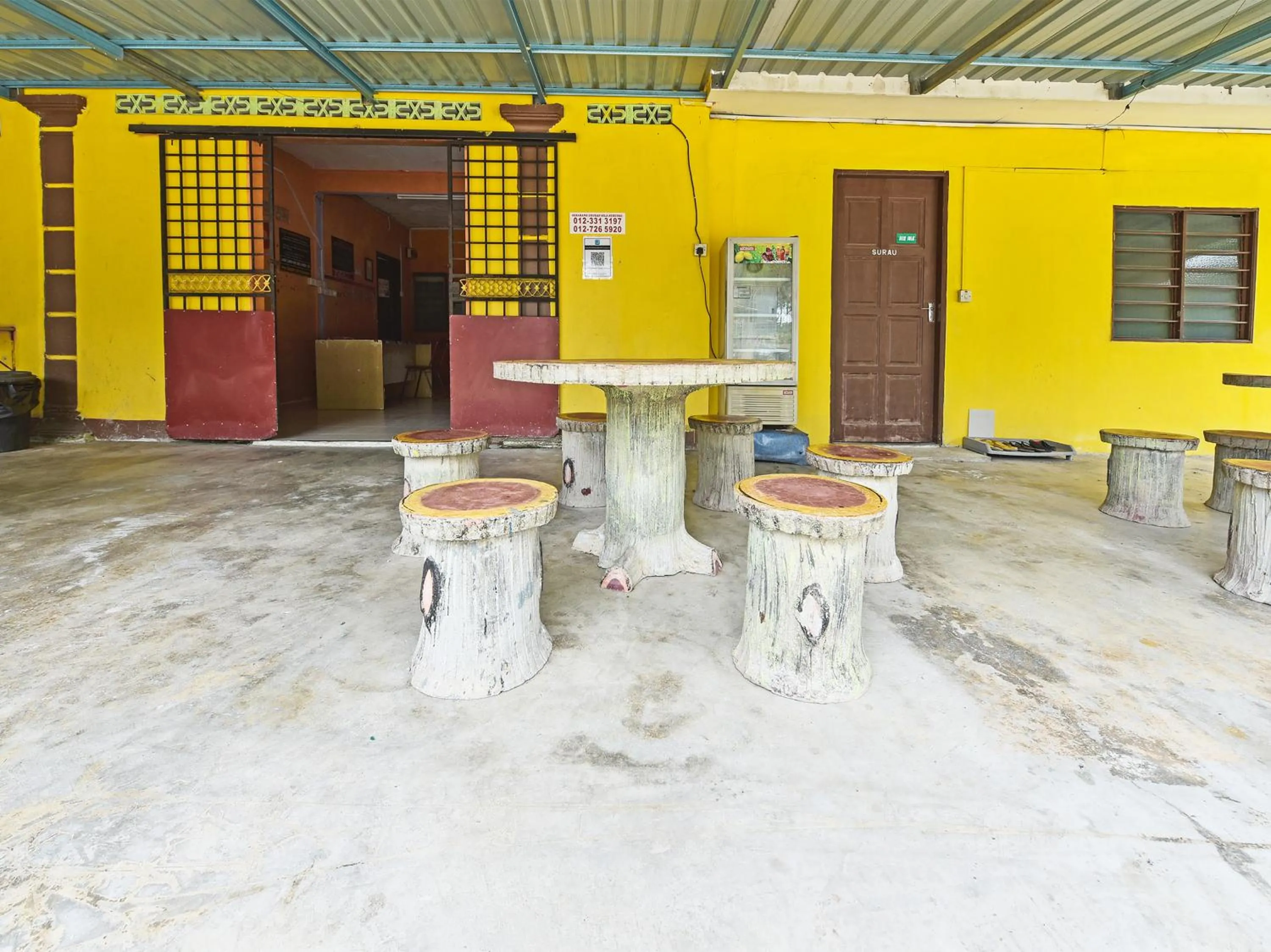 Facade/entrance in OYO 90454 Haza Harmoni Guesthouse