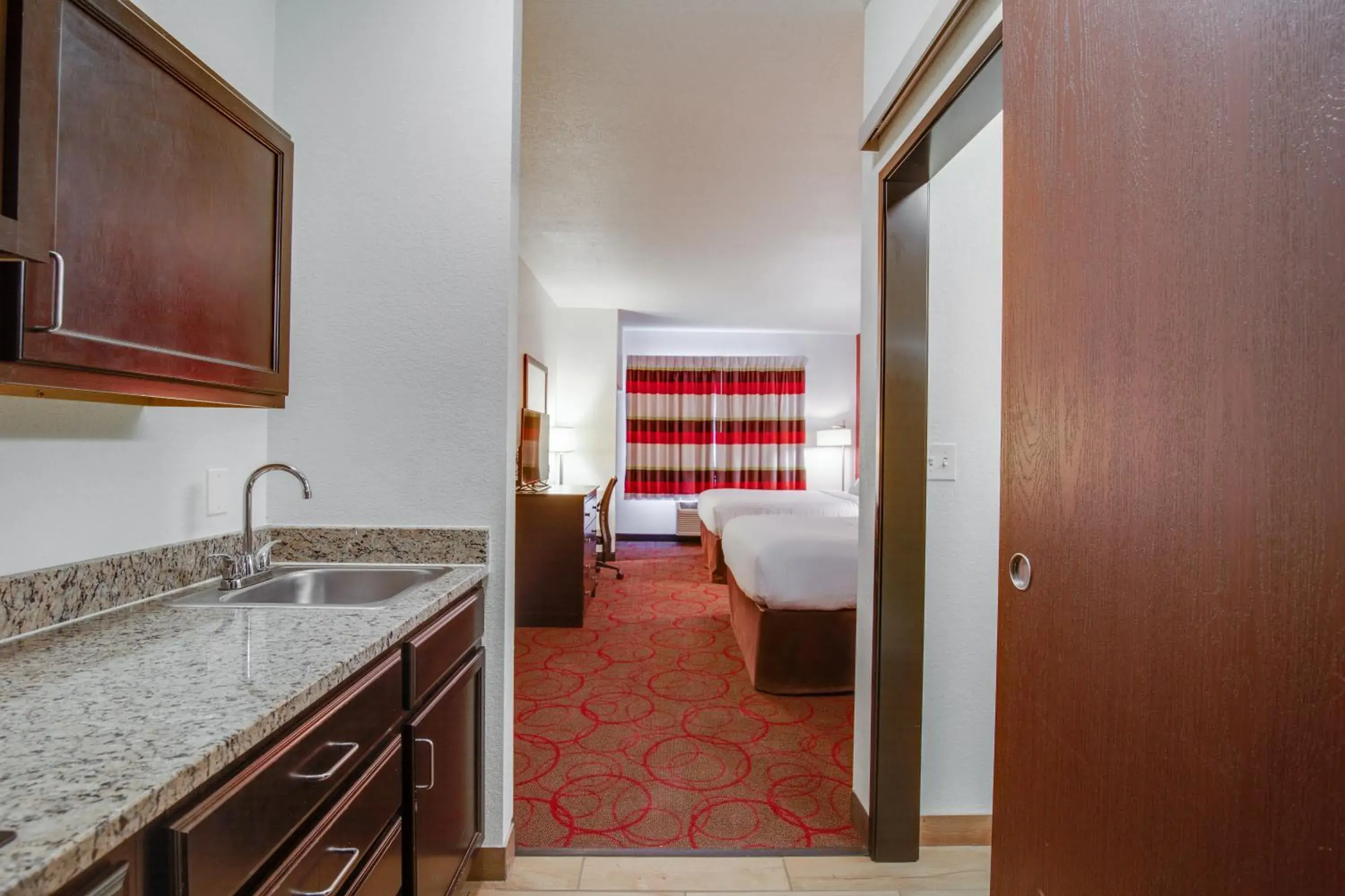 Kitchen or kitchenette, Bed in Inn at Hunters Run Kitchen or kitchenette, Bed in Inn at Hunters Run