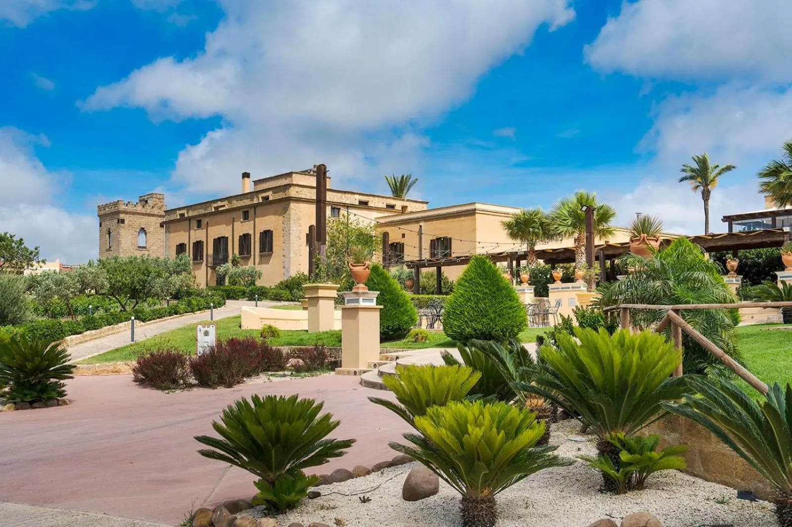 Property building in Hotel Baglio Oneto dei Principi di San Lorenzo - Luxury Wine Resort