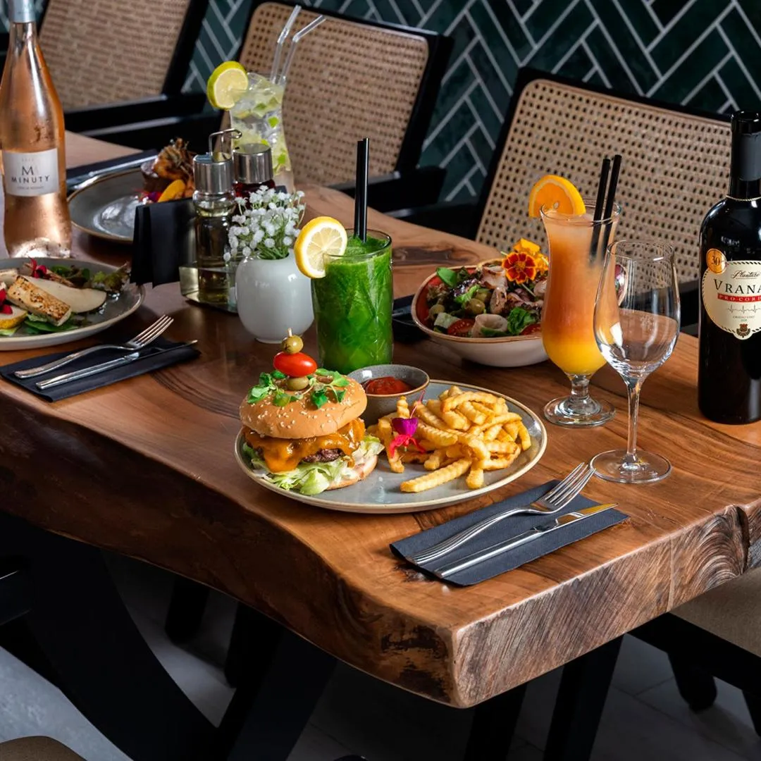 Food in Hotel TQ Plaza