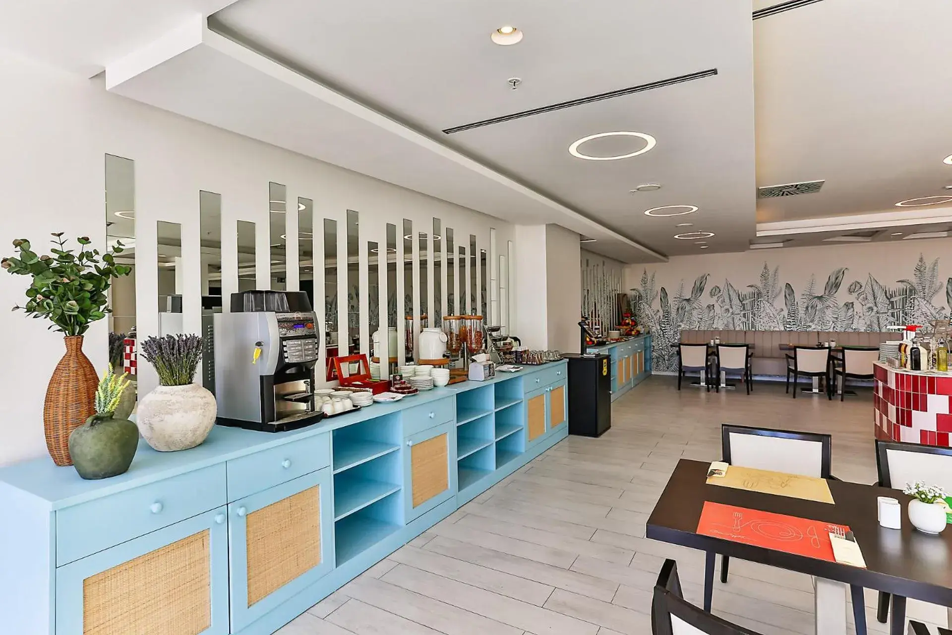 Restaurant/places to eat in Hotel TQ Plaza Restaurant/places to eat in Hotel TQ Plaza