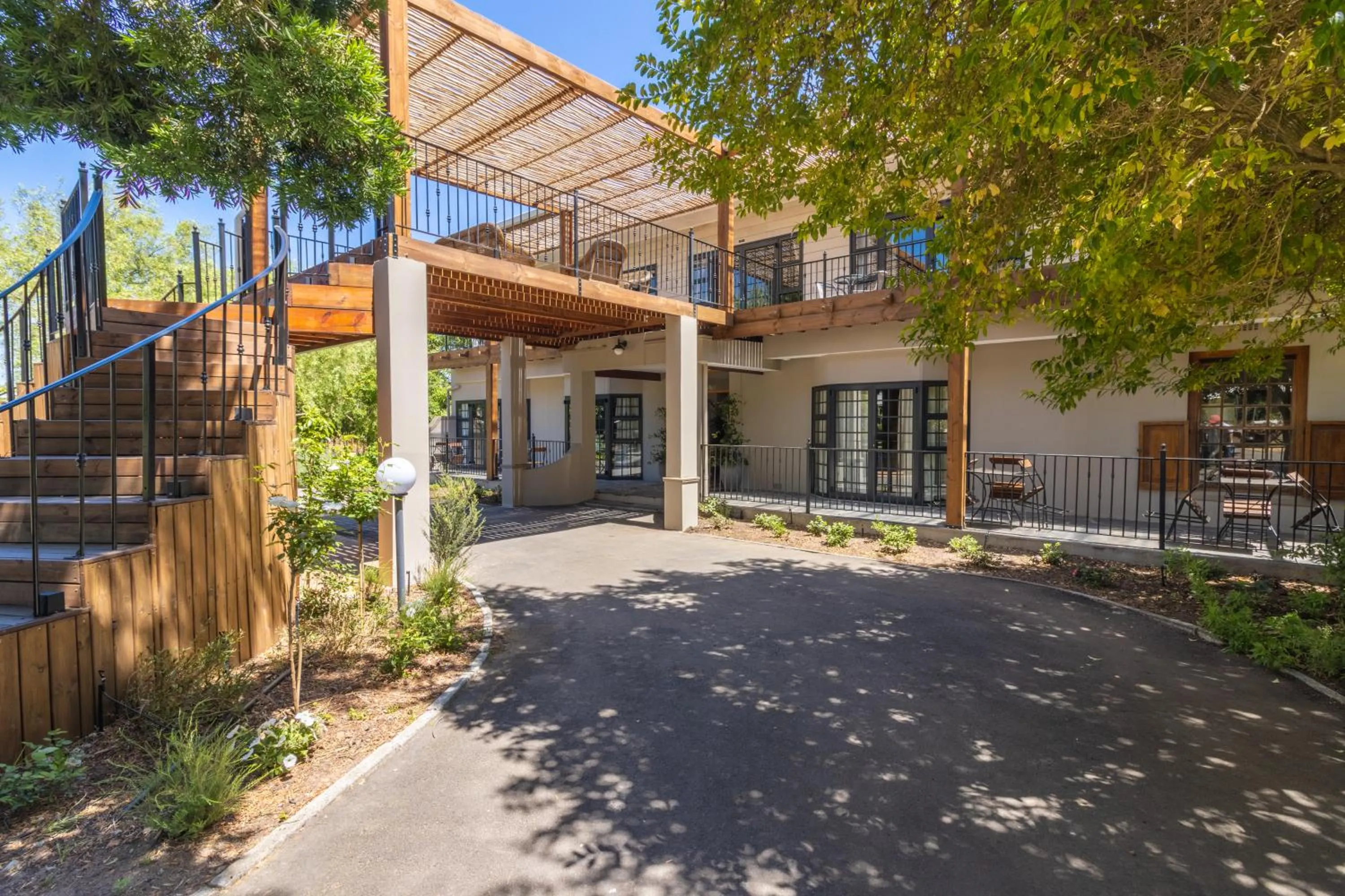 Property building in Val de Vine