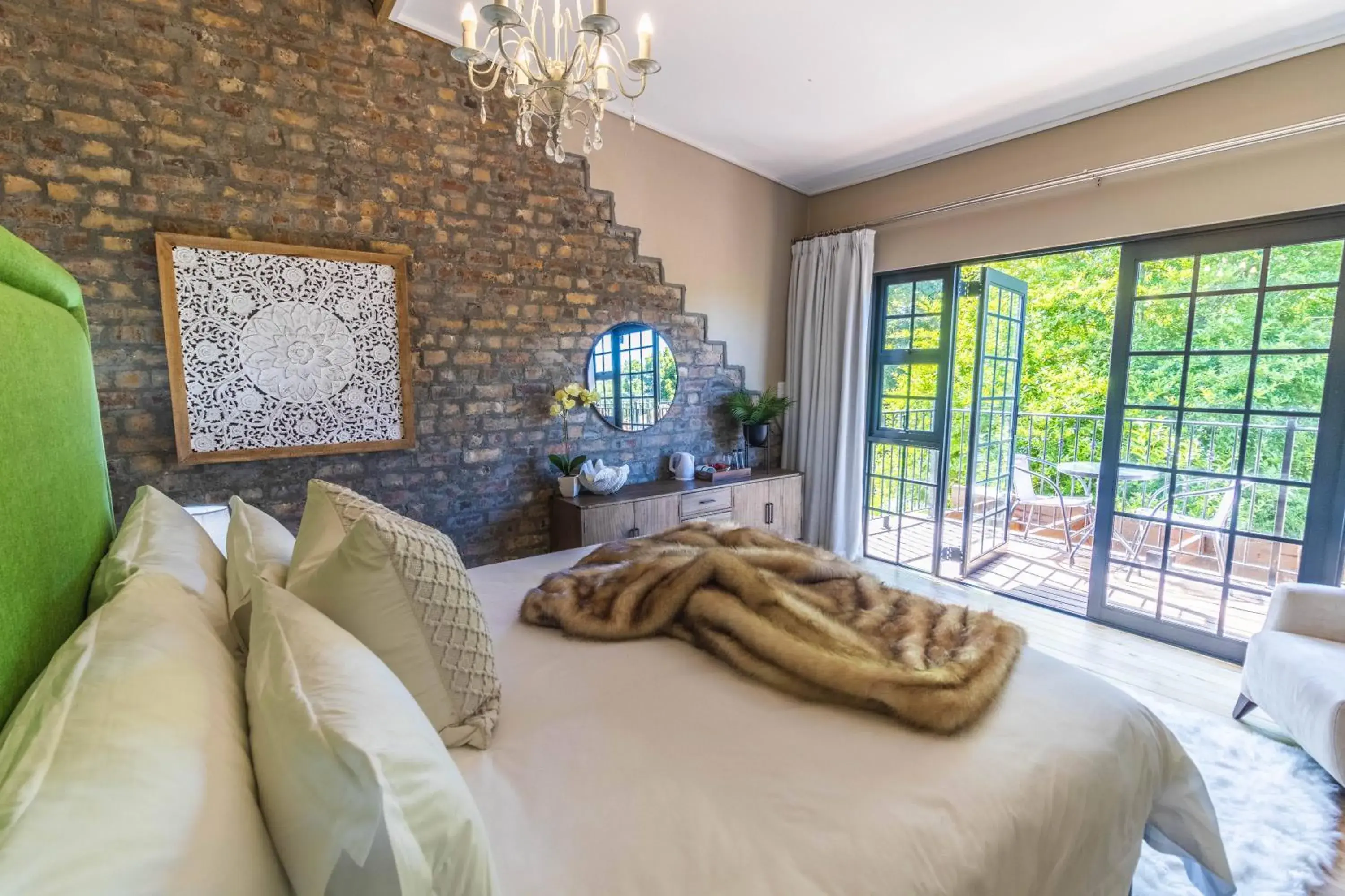 Deluxe Double Room with Balcony - single occupancy in Val de Vine Deluxe Double Room with Balcony - single occupancy in Val de Vine