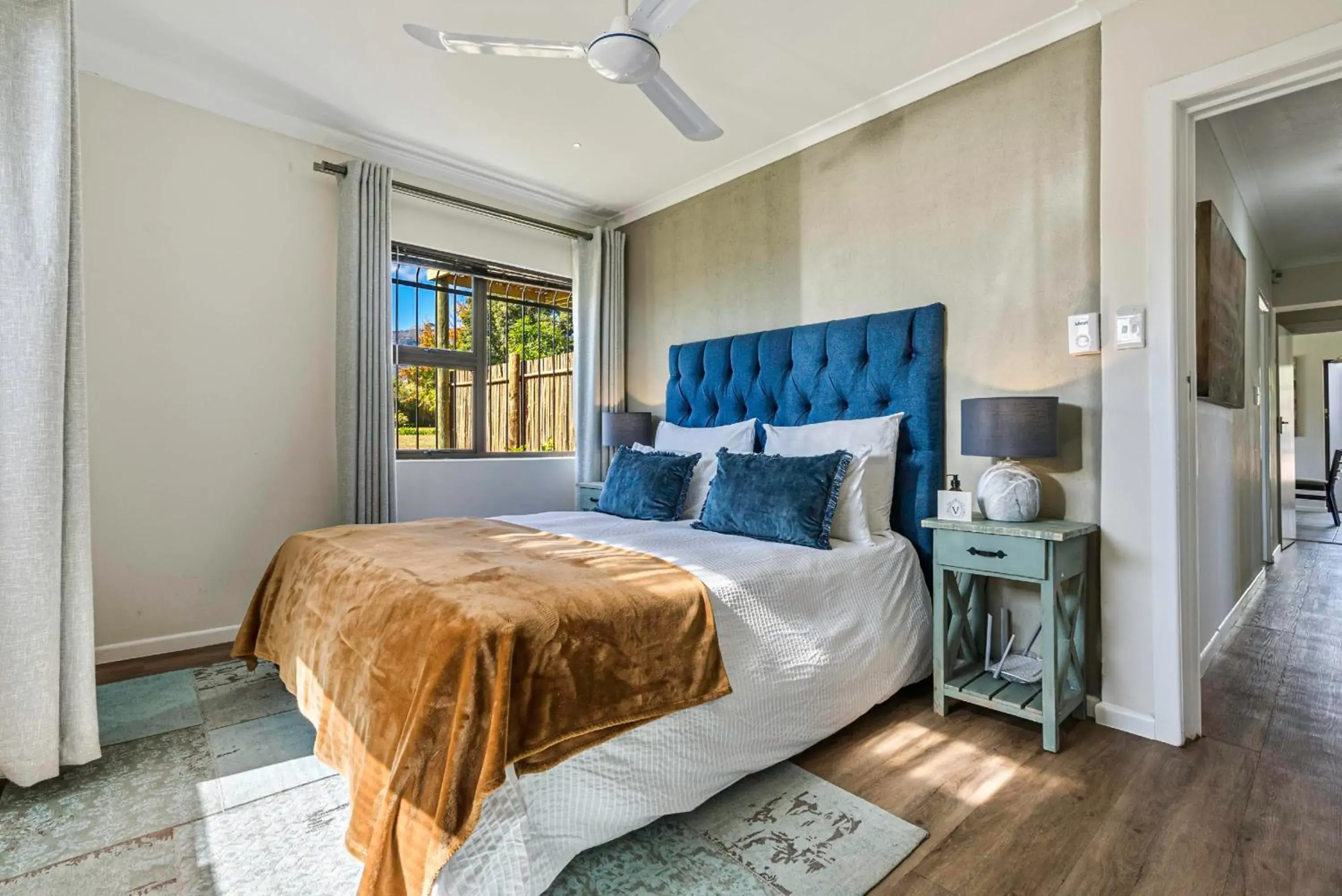 Large Double Room - single occupancy in Val de Vine Large Double Room - single occupancy in Val de Vine