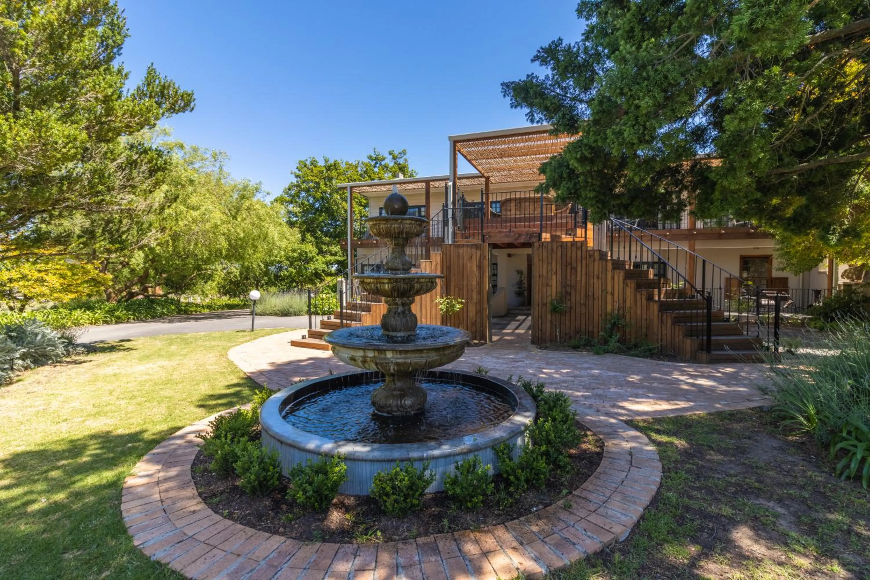 Property building in Val de Vine