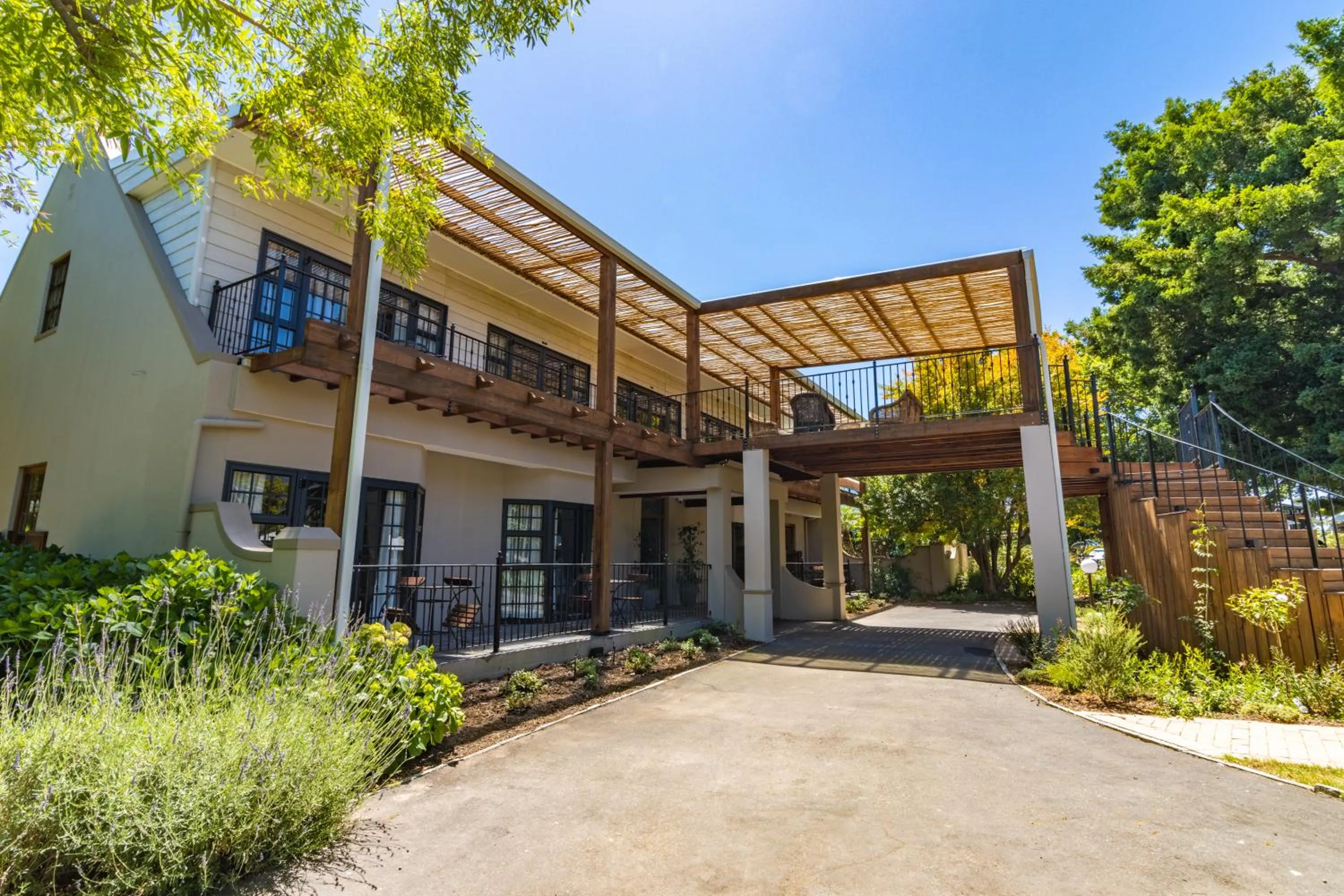 Property building in Val de Vine