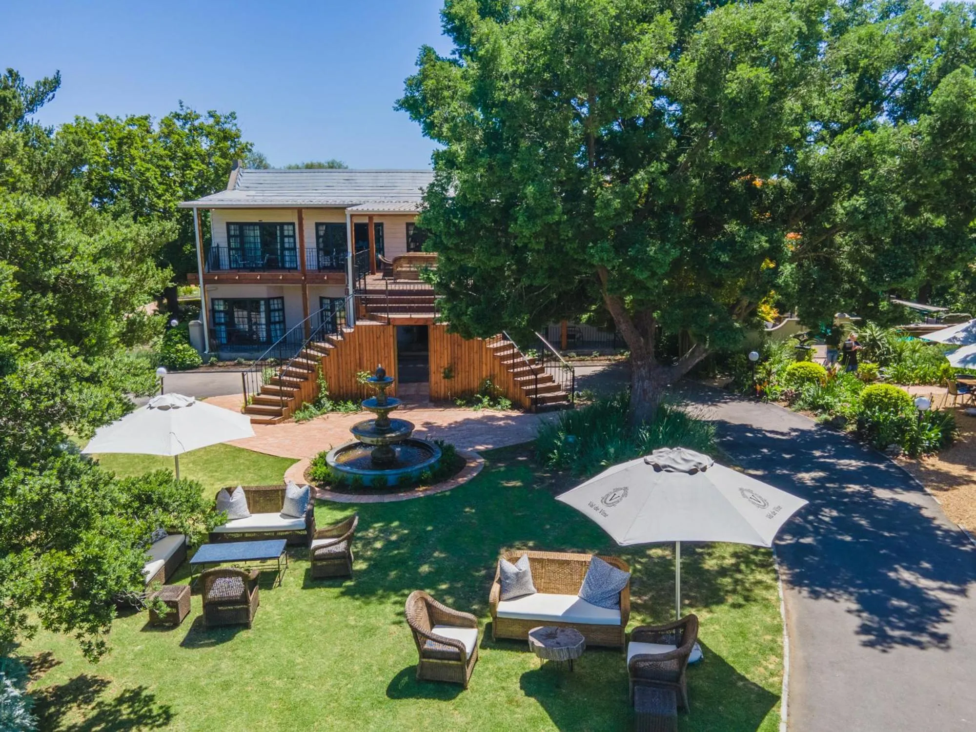 Property building in Val de Vine