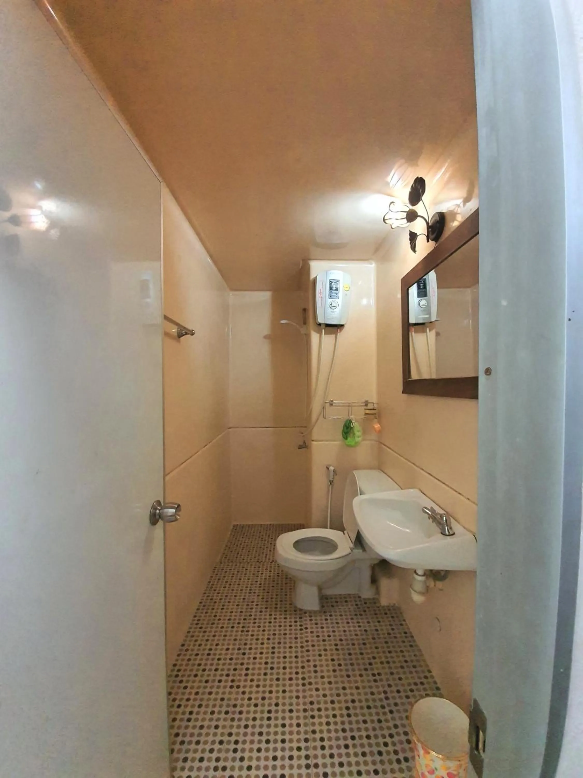 Bathroom in Great Location At IMPACT ARENA Muang Thong Thani C3