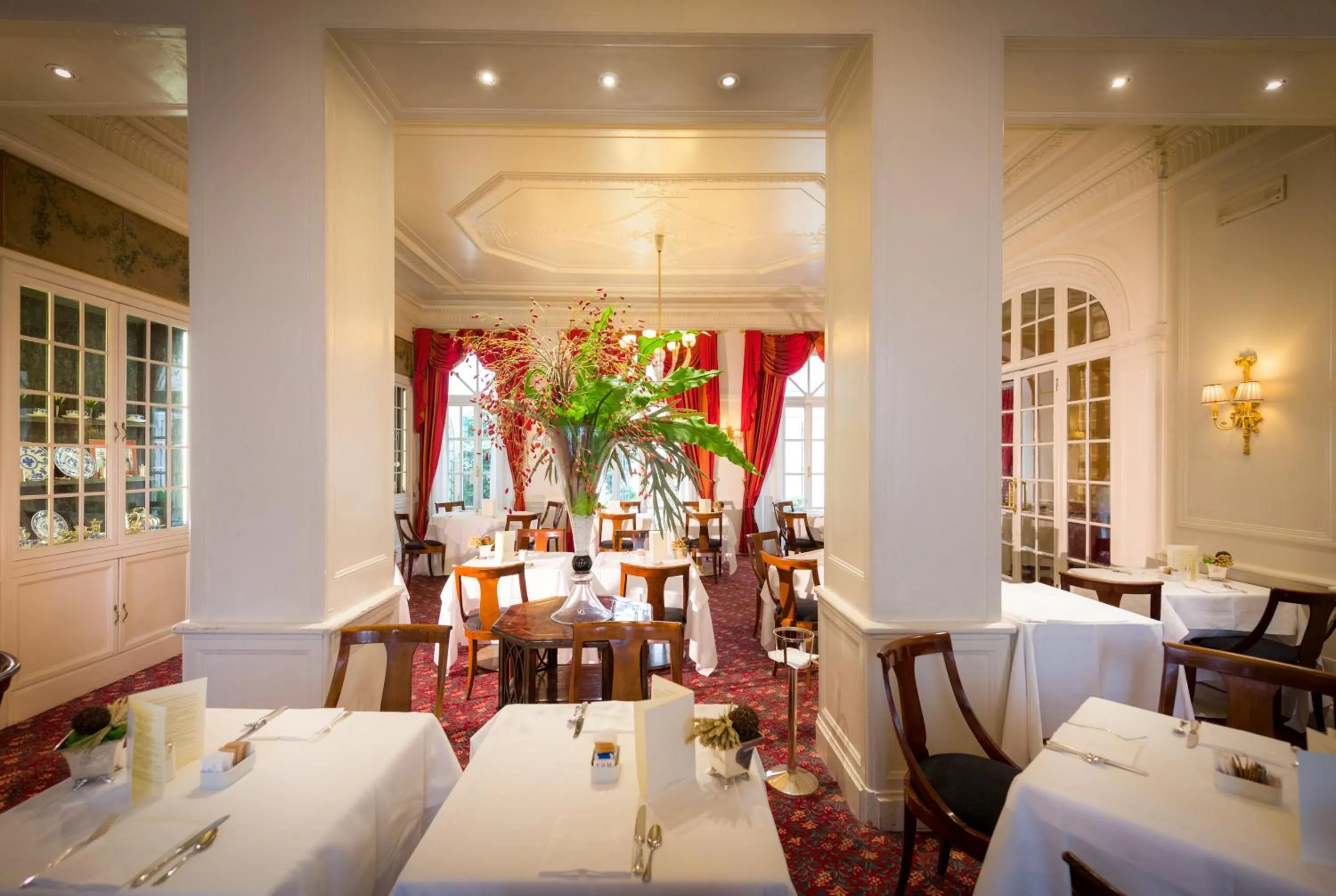 Restaurant/places to eat in Grand Hotel Sitea