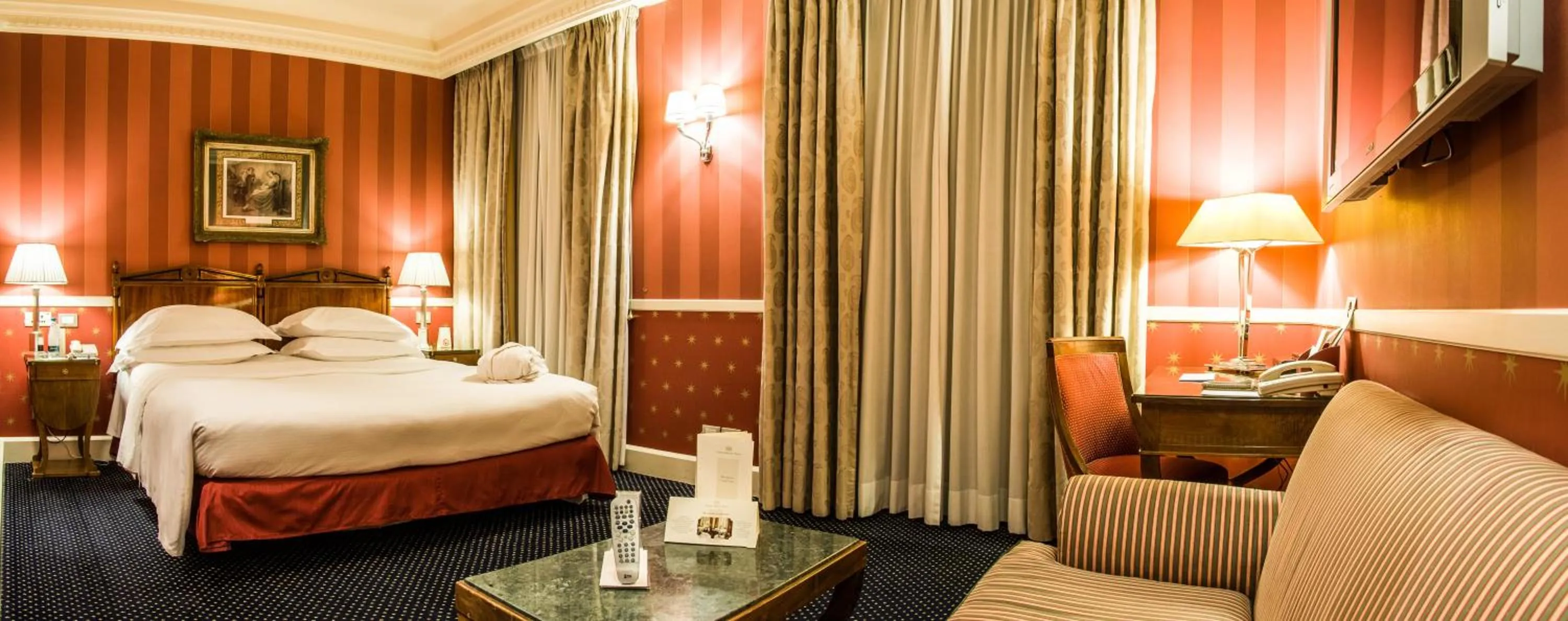 Photo of the whole room, Bed in Grand Hotel Sitea