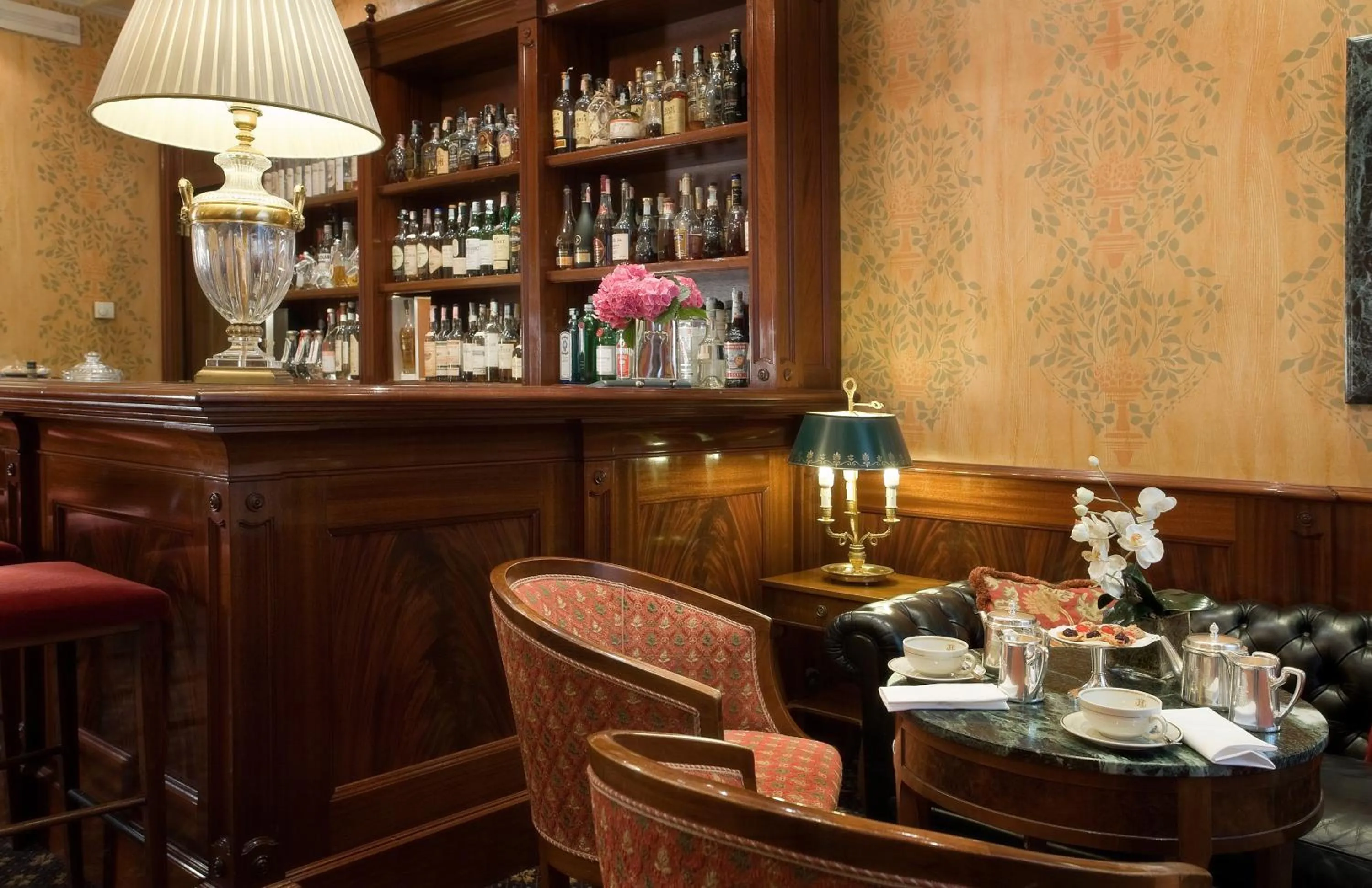 Lounge or bar in Grand Hotel Sitea