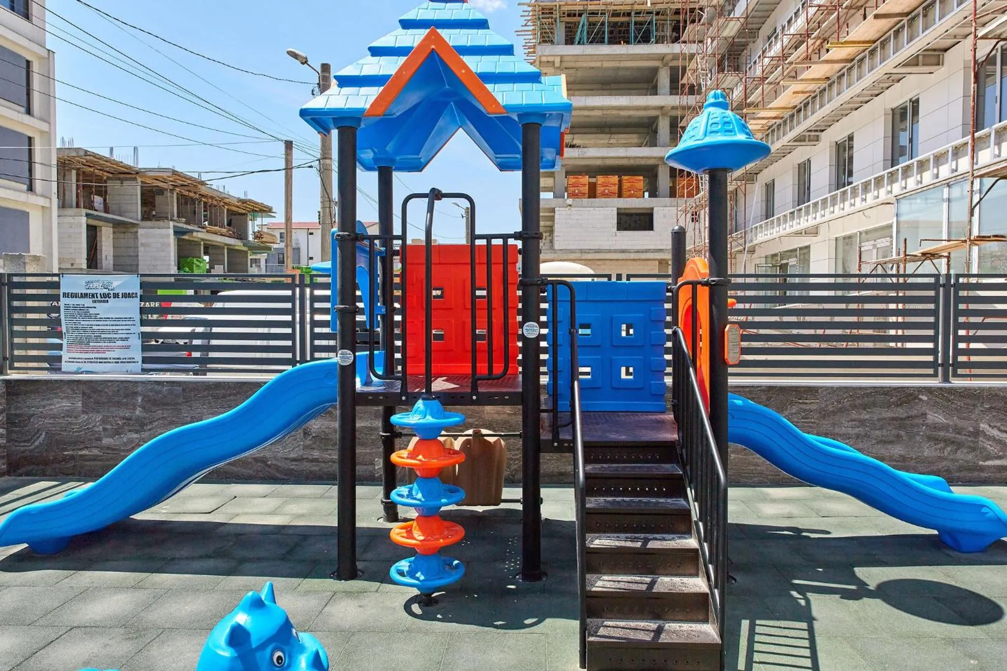 Children play ground in Apartamente Nord 10